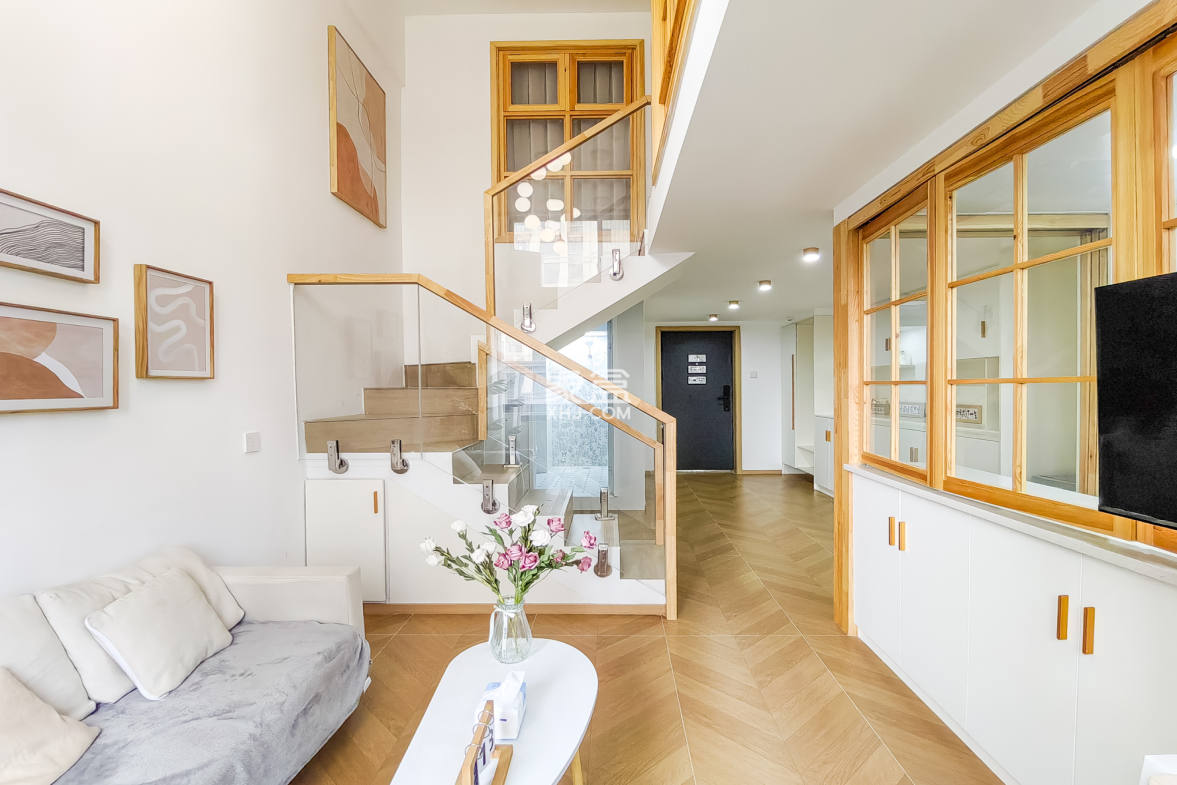 九玺铭城(九玺华府)  2室2厅1卫    42.0万 九玺铭城(九玺华府)  2室2厅1卫    42.0万客厅