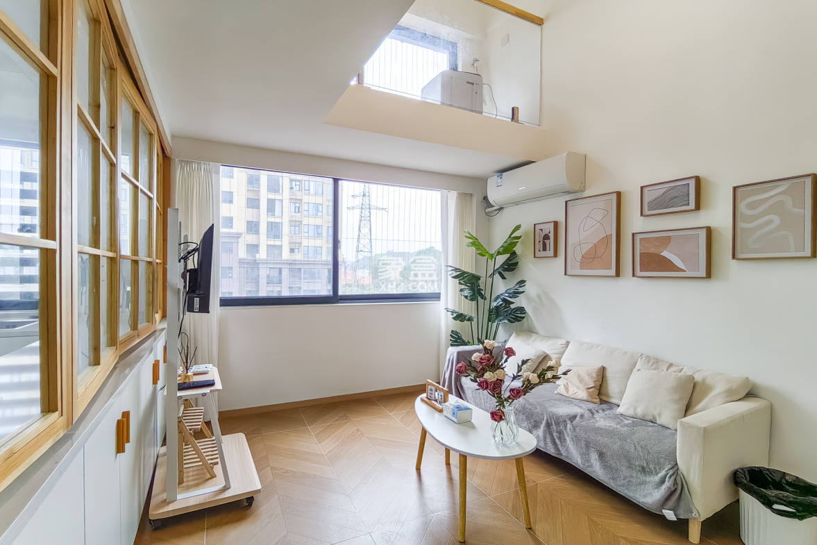 九玺铭城(九玺华府)  2室2厅1卫    42.0万 九玺铭城(九玺华府)  2室2厅1卫    42.0万客厅