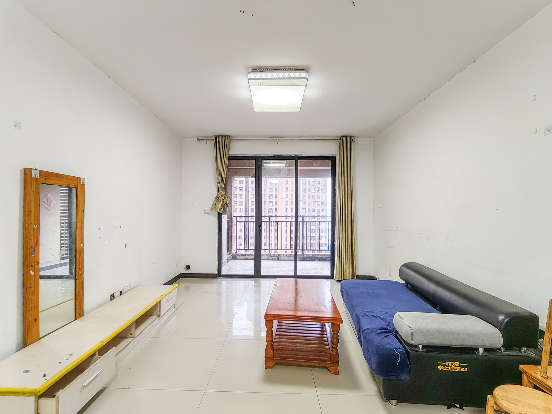 三一街区  3室2厅2卫   86.00万