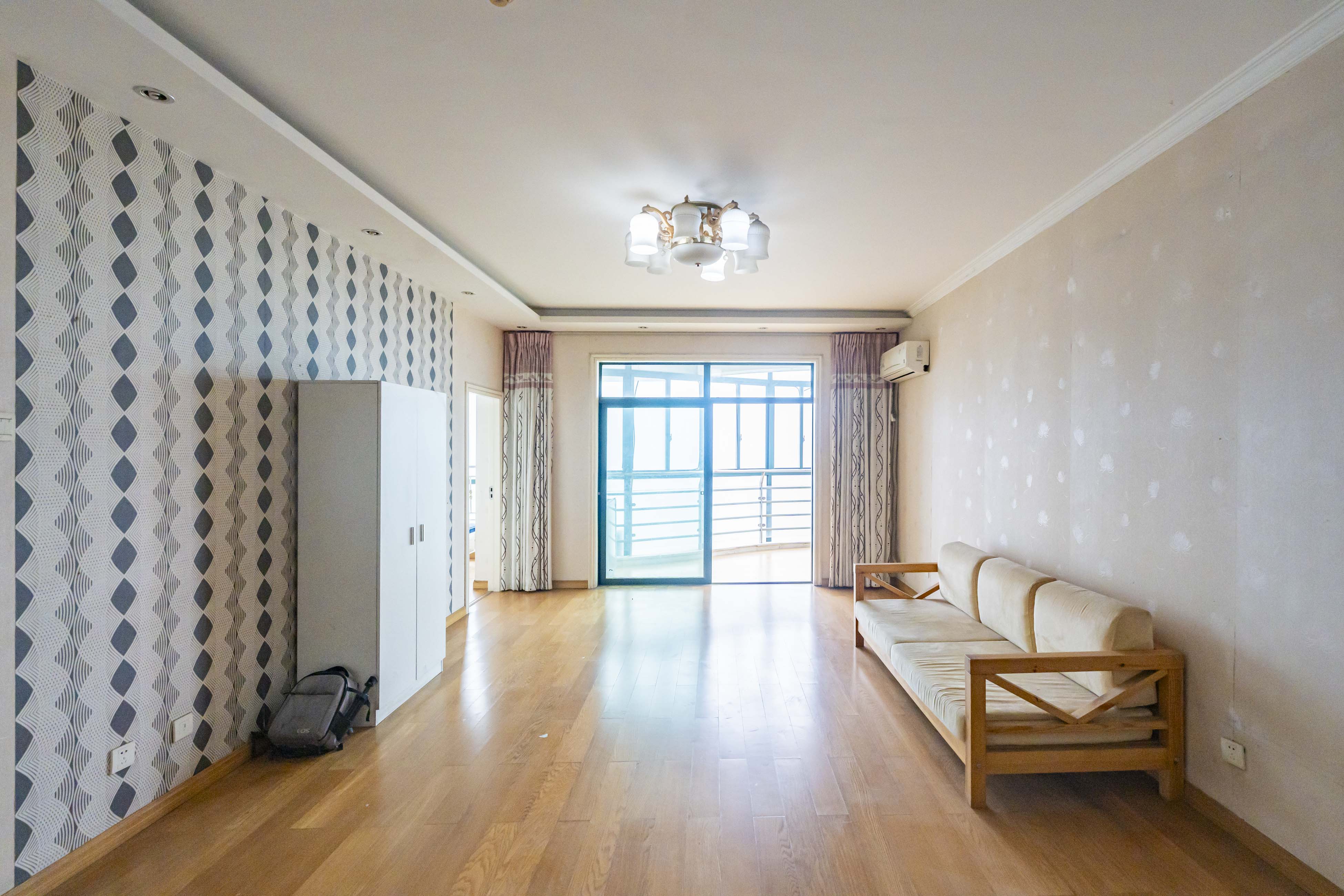 华盛新外滩 3室2厅2卫 148.0万 华盛新外滩 3室2厅2卫 148.0万客厅