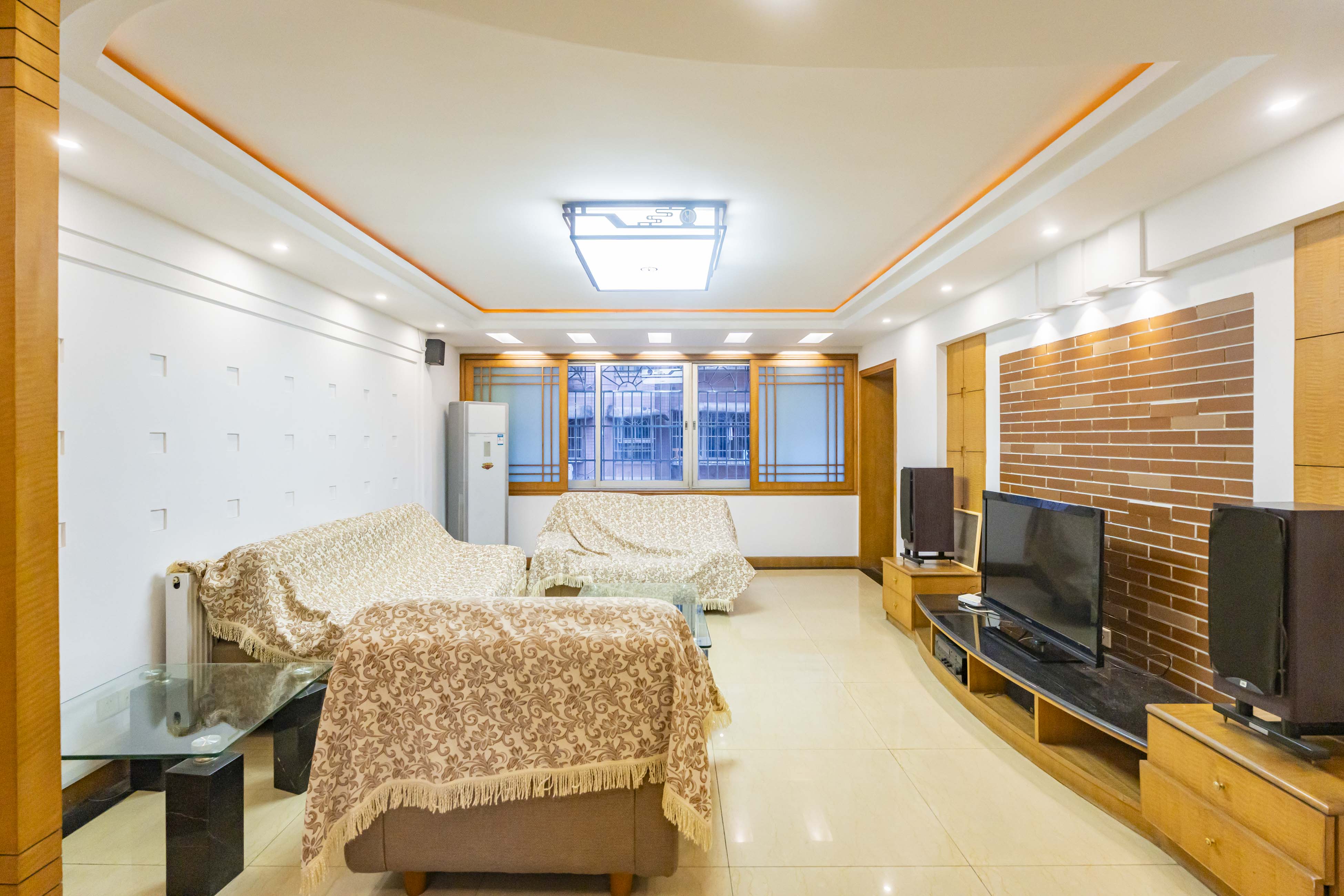 兴汉门公寓 4室2厅2卫 135.8万 兴汉门公寓 4室2厅2卫 135.8万客厅