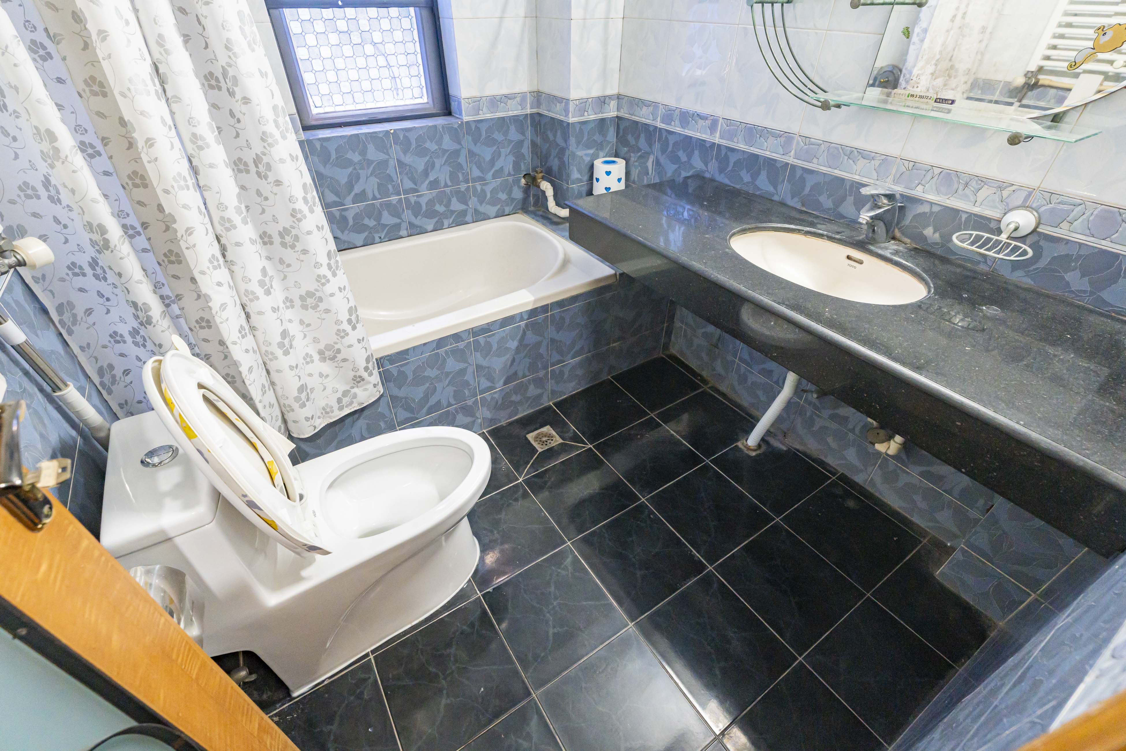 兴汉门公寓 4室2厅2卫 135.8万 兴汉门公寓 4室2厅2卫 135.8万卫生间