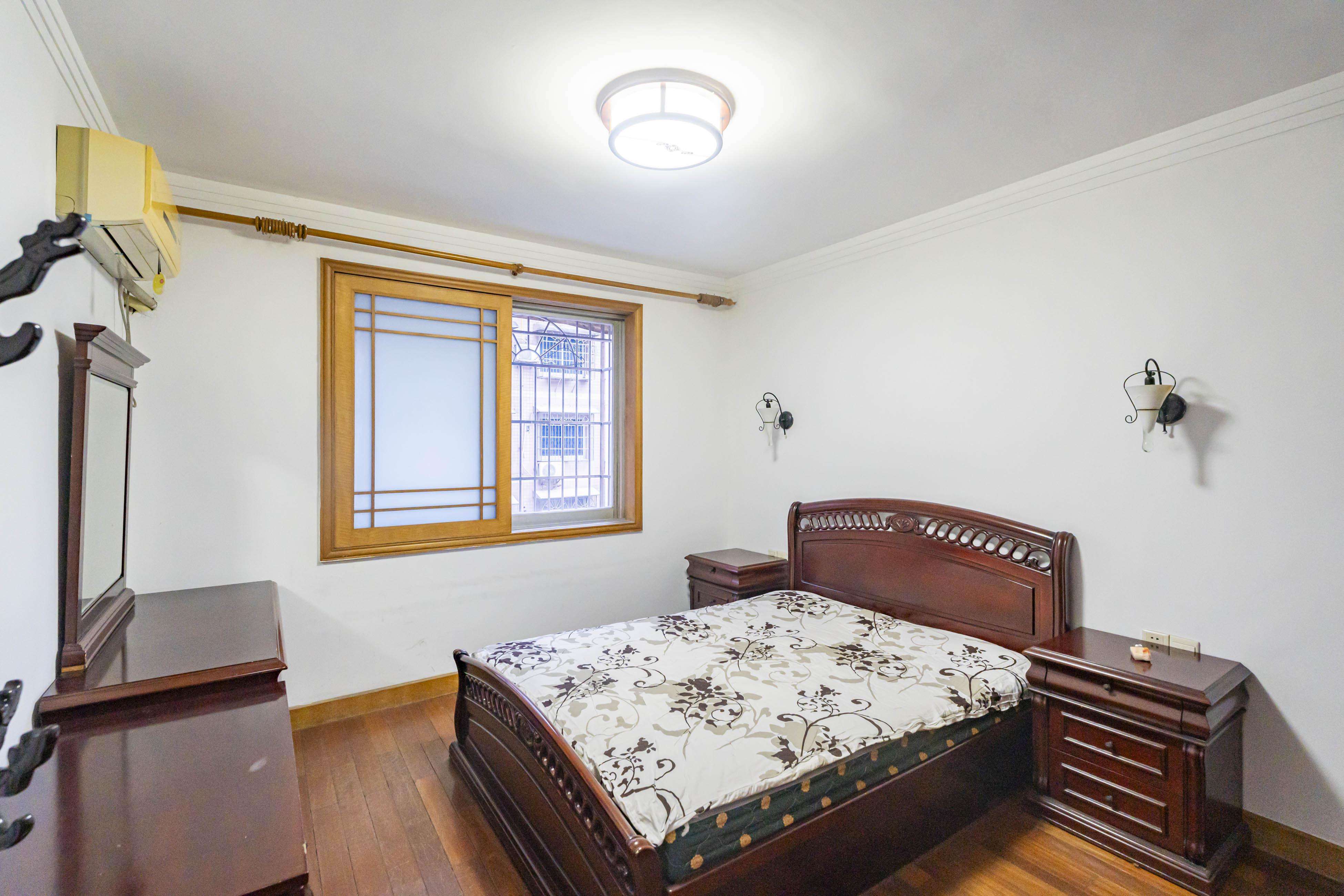 兴汉门公寓 4室2厅2卫 135.8万 兴汉门公寓 4室2厅2卫 135.8万卧室