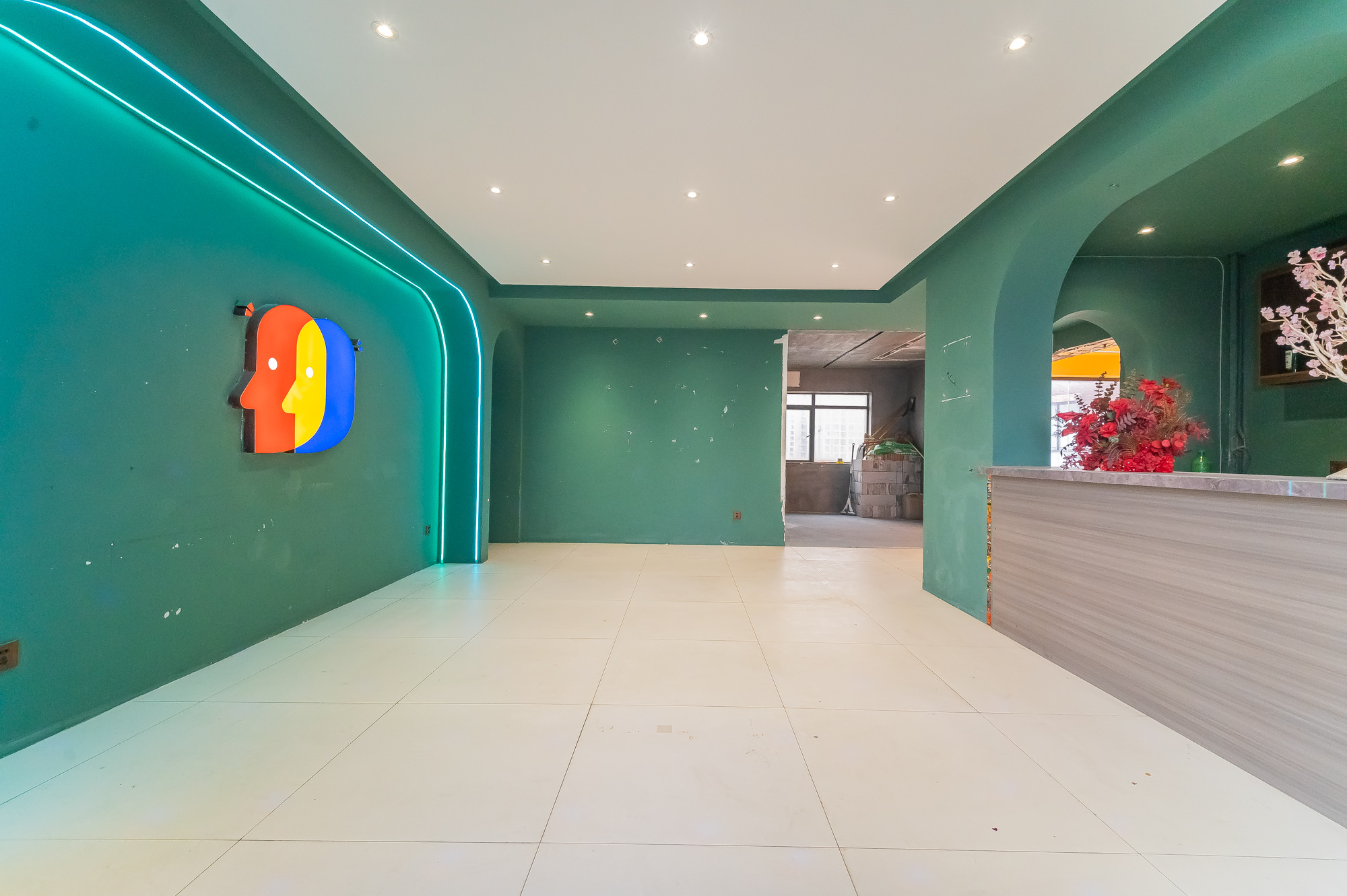 尚城 4室2厅1卫 105.0万 尚城 4室2厅1卫 105.0万客厅