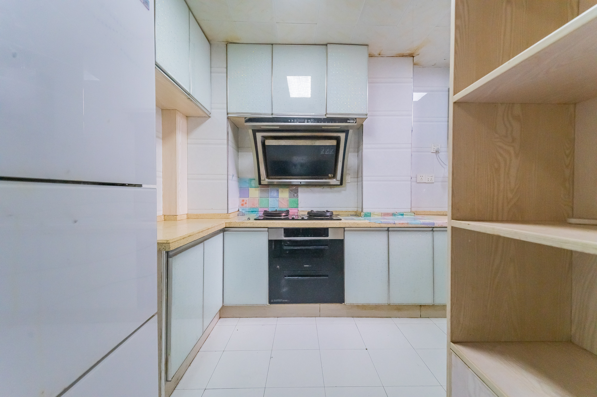 水岸世景  3室2厅1卫    65.0万厨房