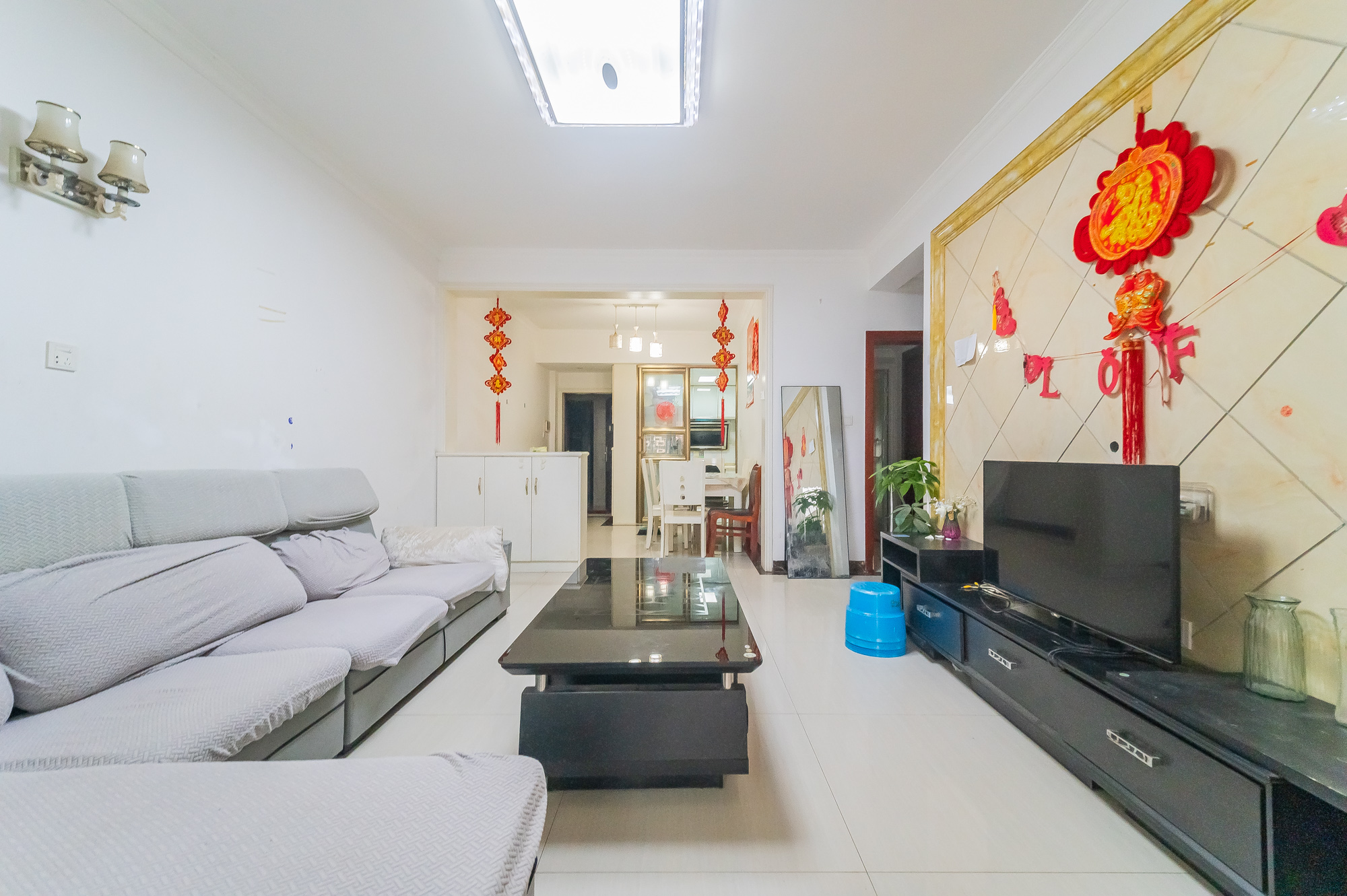 水岸世景  3室2厅1卫    65.0万客厅