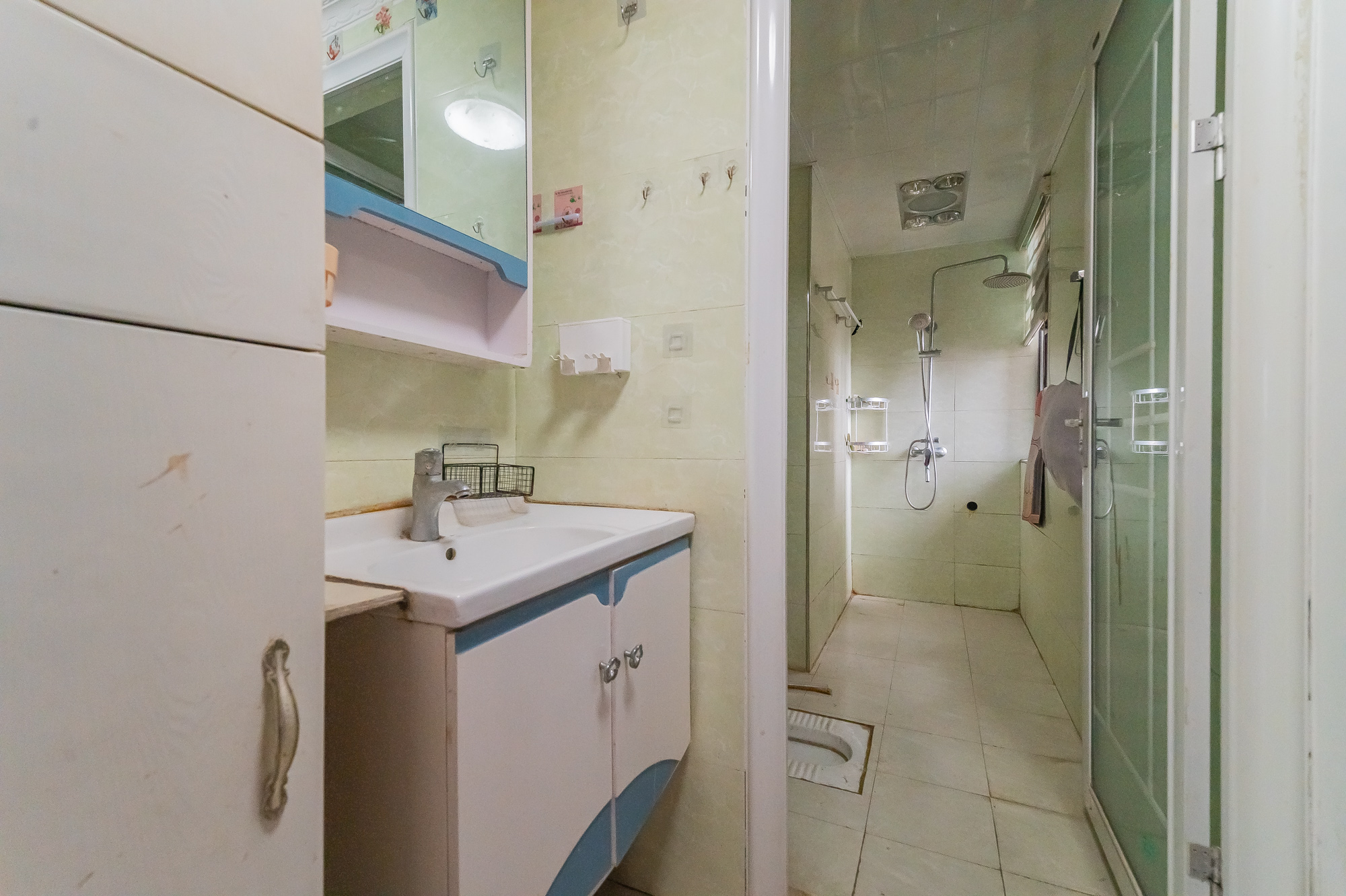 水岸世景  3室2厅1卫    65.0万卫生间