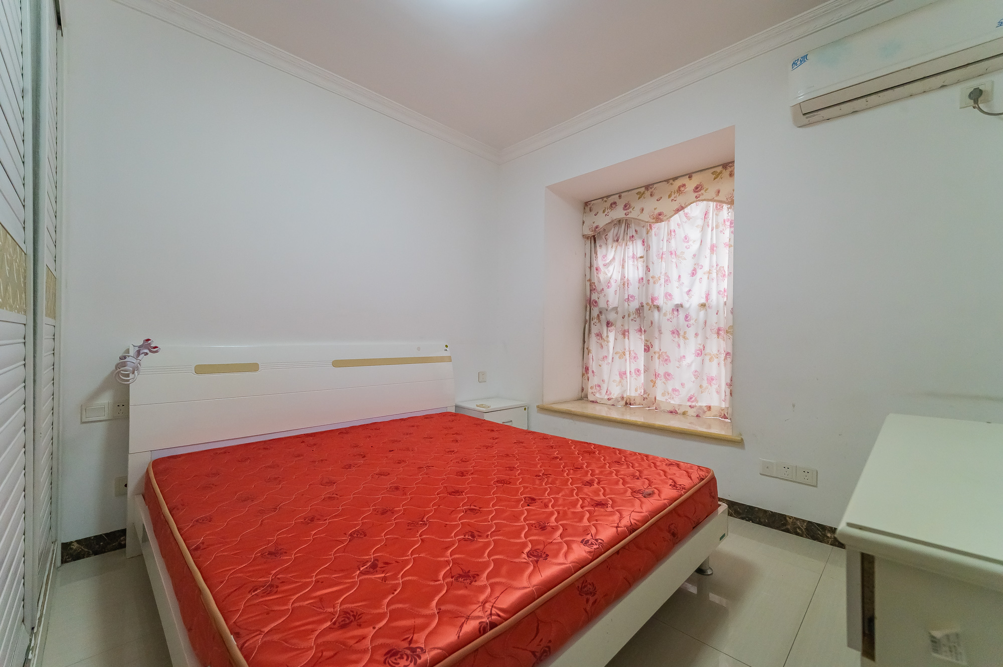 水岸世景  3室2厅1卫    65.0万卧室