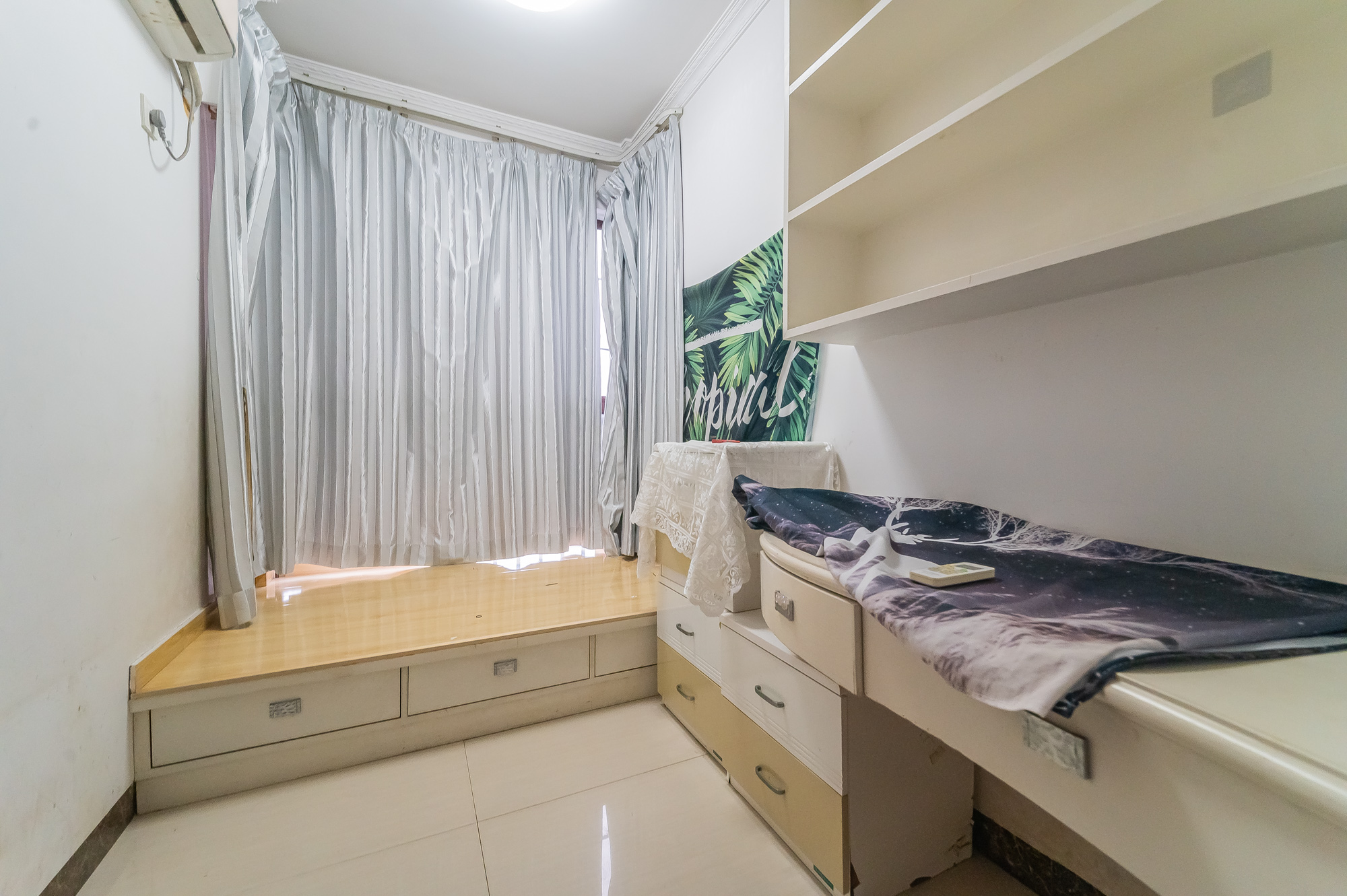 水岸世景  3室2厅1卫    65.0万卧室