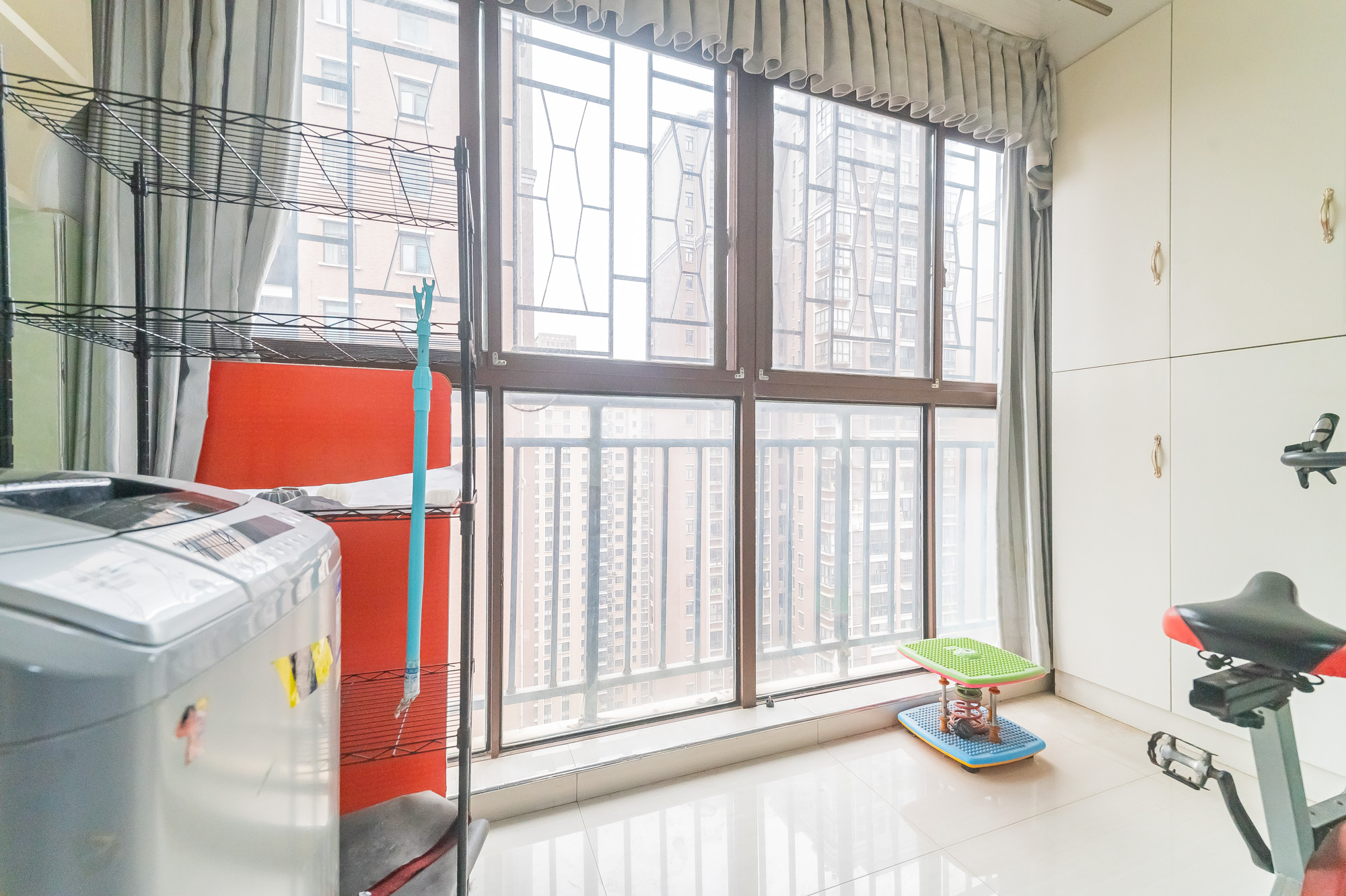 水岸世景  3室2厅1卫    65.0万阳台