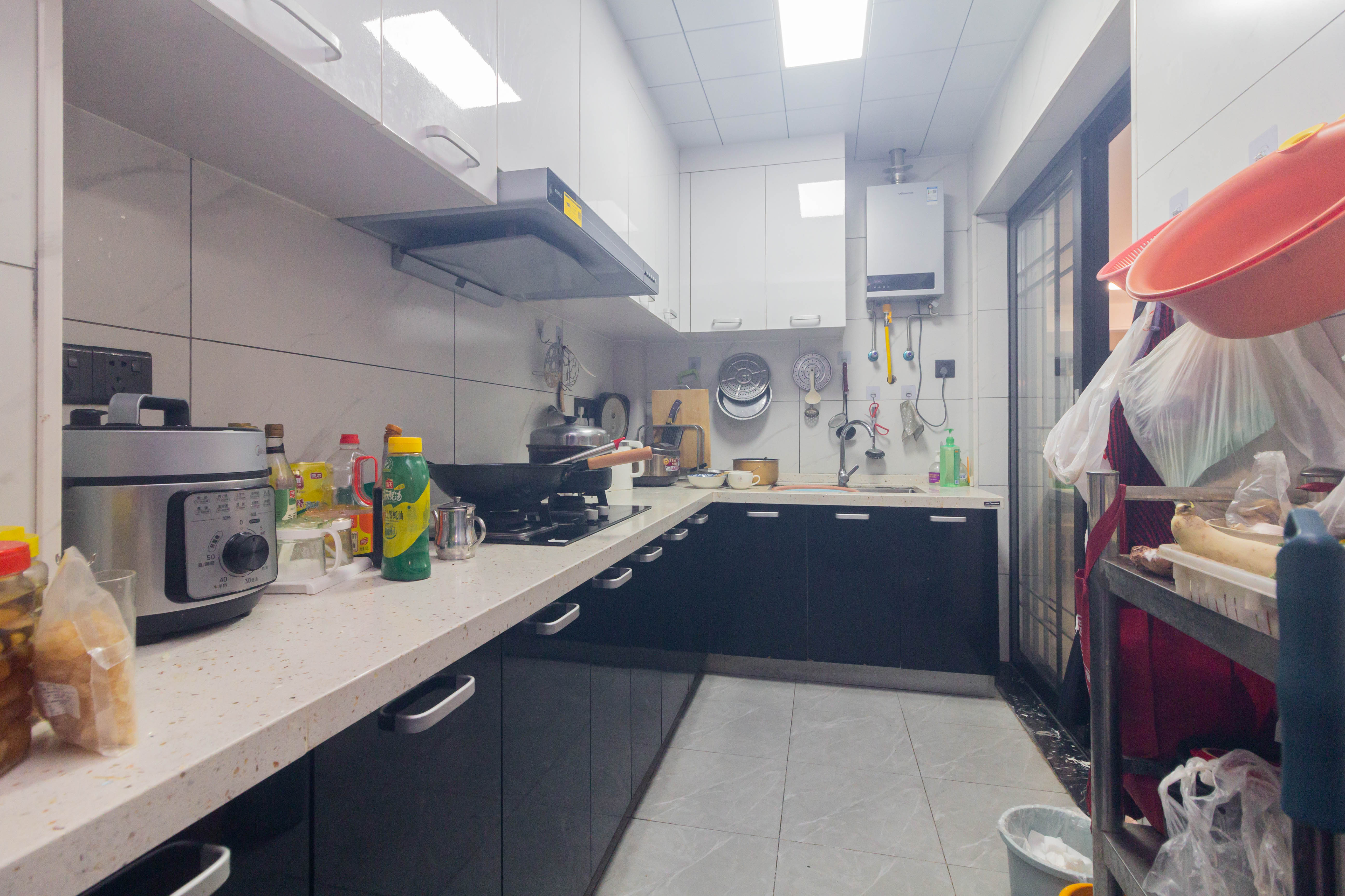 汇一城(汇壹公馆)  4室2厅1卫    110.0万 汇一城(汇壹公馆)  4室2厅1卫    110.0万厨房