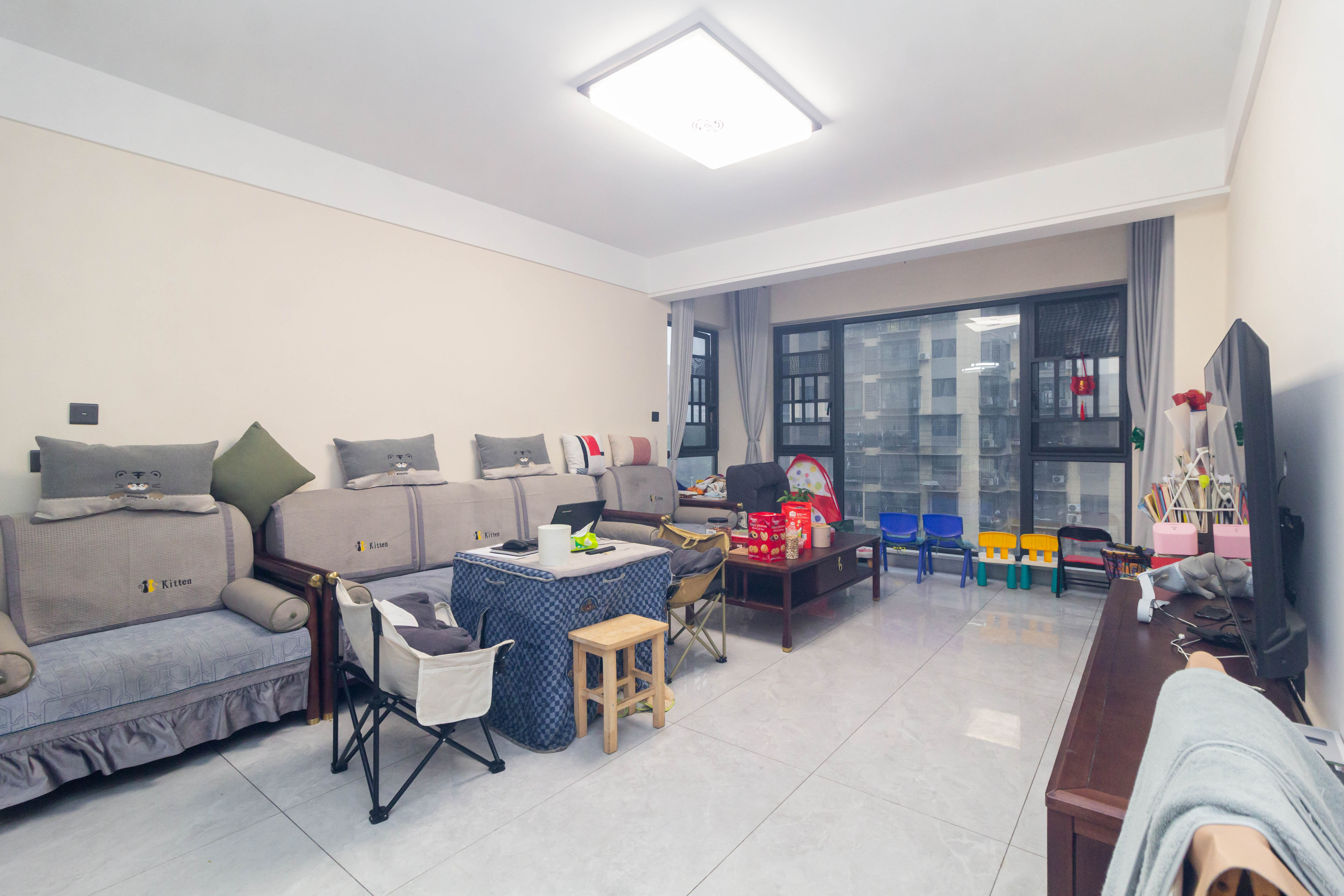 汇一城（汇壹公馆）  4室2厅1卫    110.0万客厅