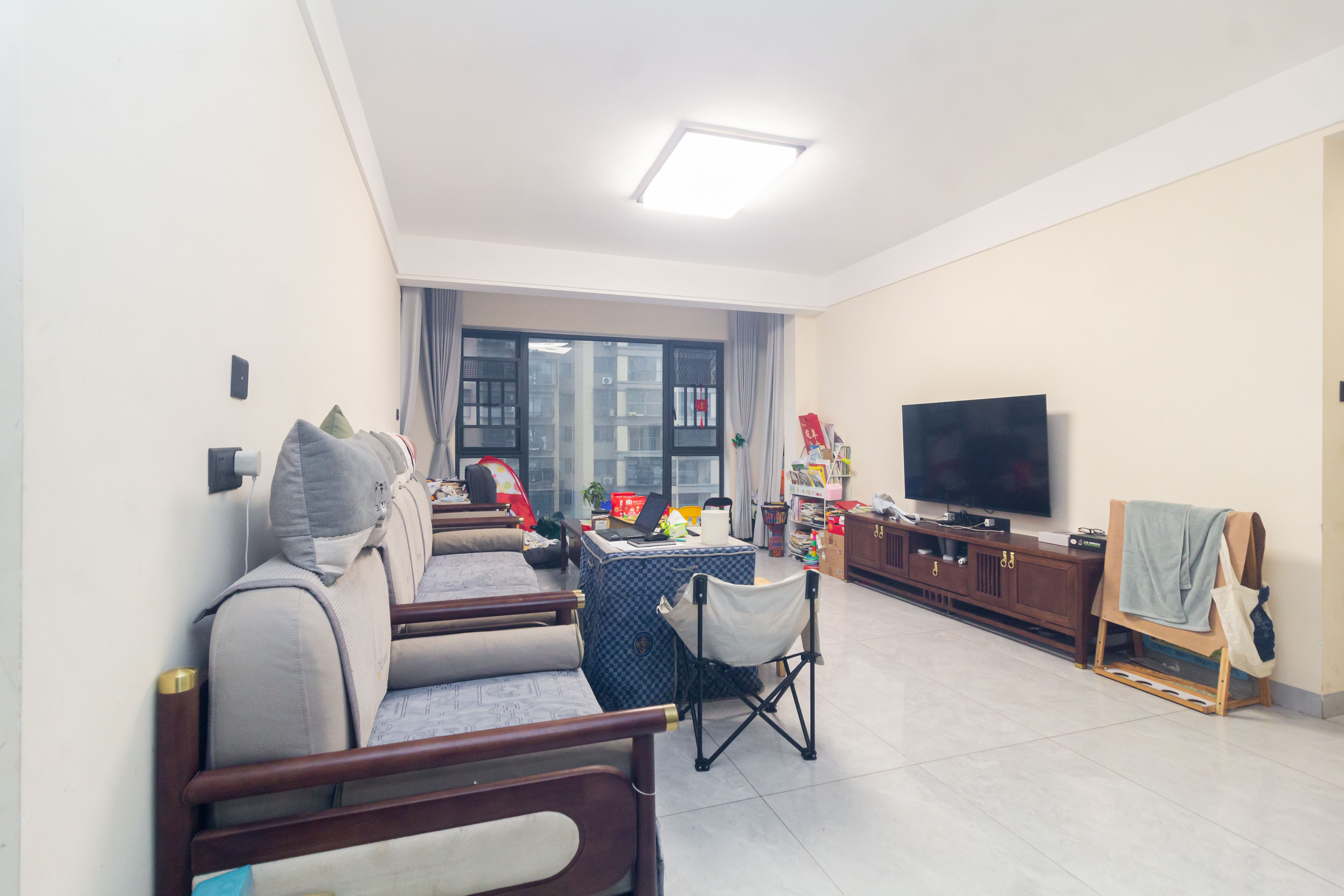 汇一城(汇壹公馆)  4室2厅1卫    110.0万 汇一城(汇壹公馆)  4室2厅1卫    110.0万客厅