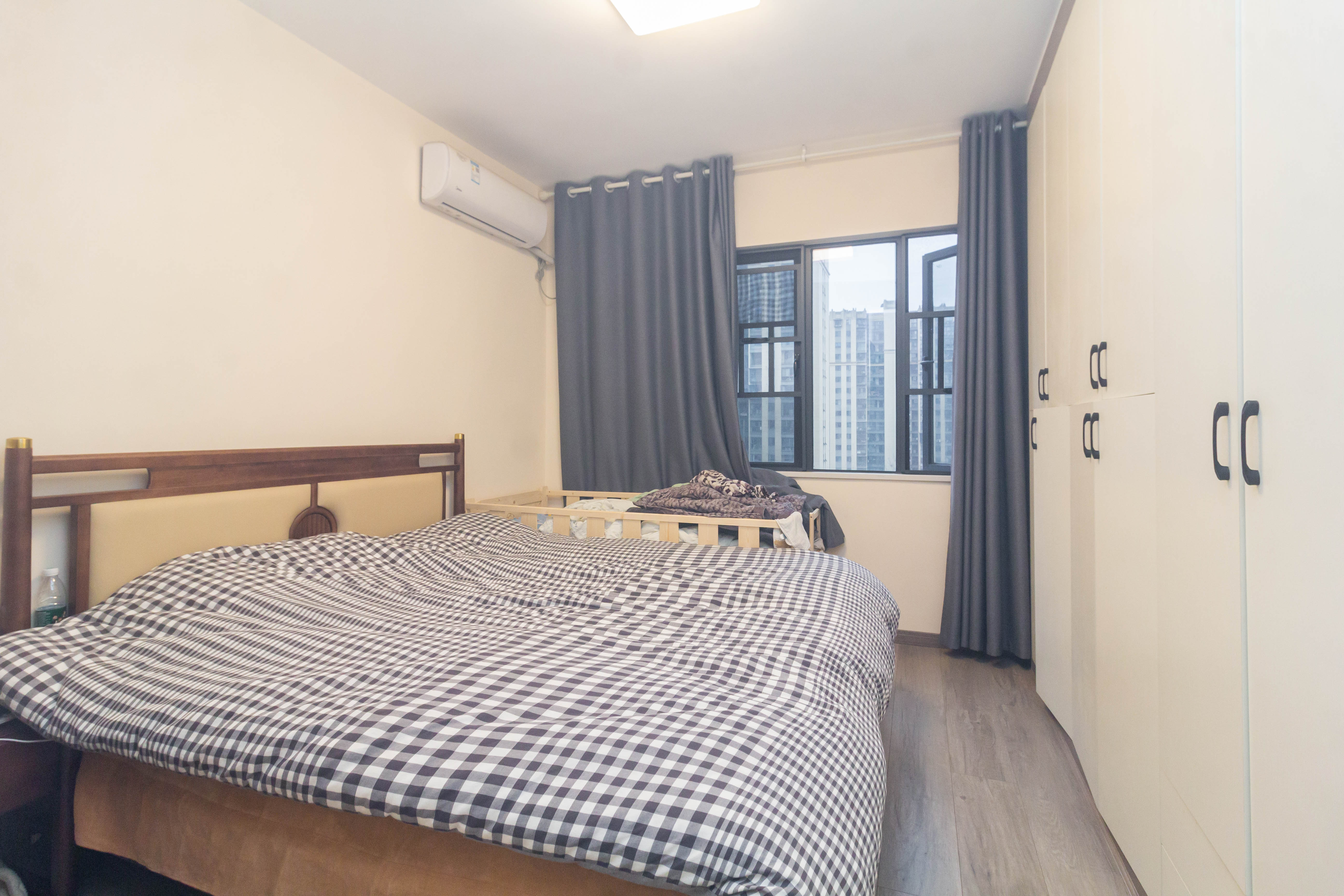 汇一城(汇壹公馆)  4室2厅1卫    110.0万 汇一城(汇壹公馆)  4室2厅1卫    110.0万卧室