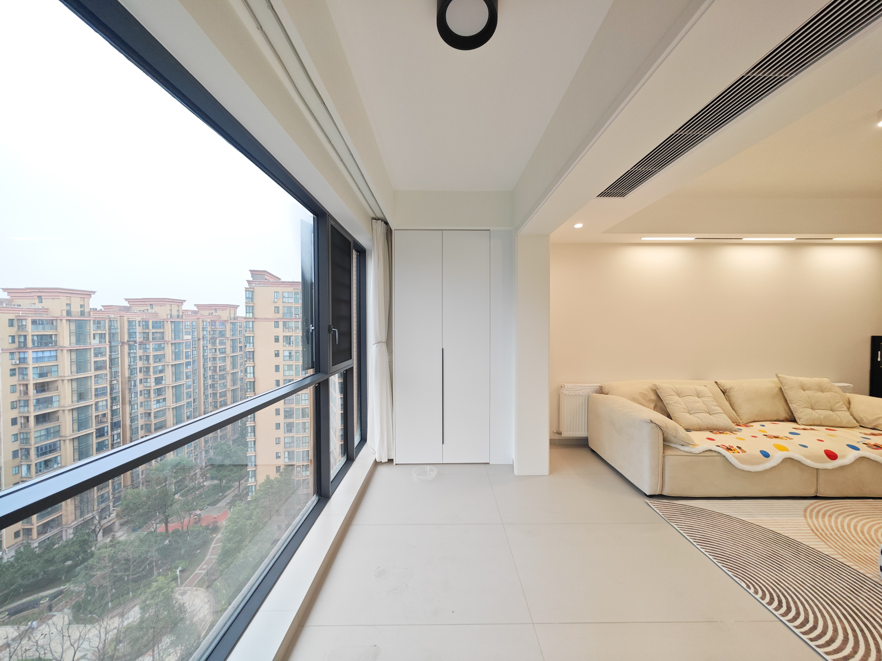 星城荣域  3室2厅2卫    208.0万 星城荣域  3室2厅2卫    208.0万阳台