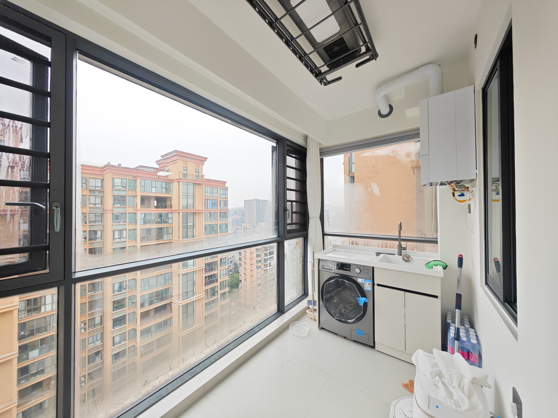 星城荣域  3室2厅2卫    208.0万 星城荣域  3室2厅2卫    208.0万阳台