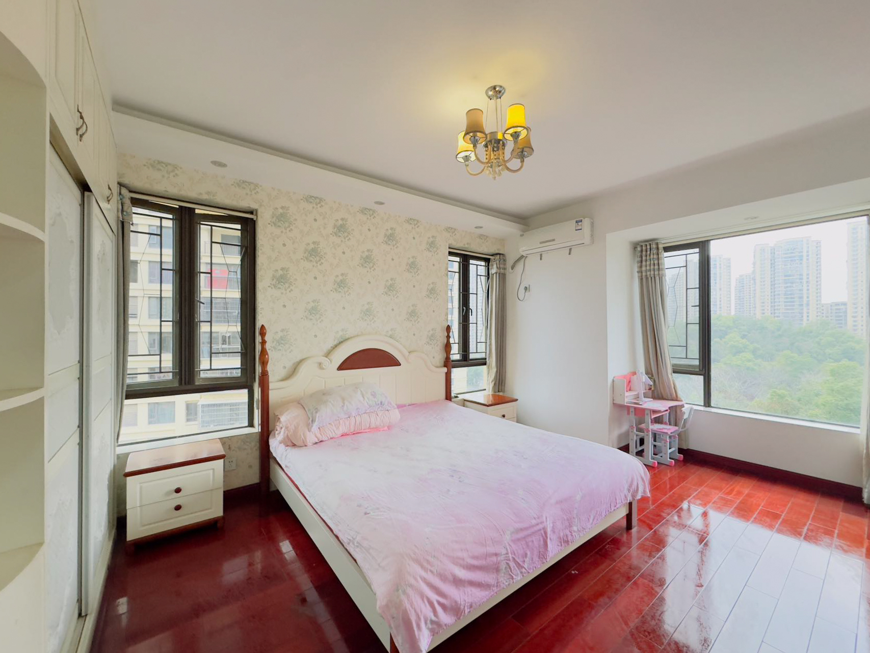 保利麓谷林语F区  4室2厅2卫    115.0万卧室