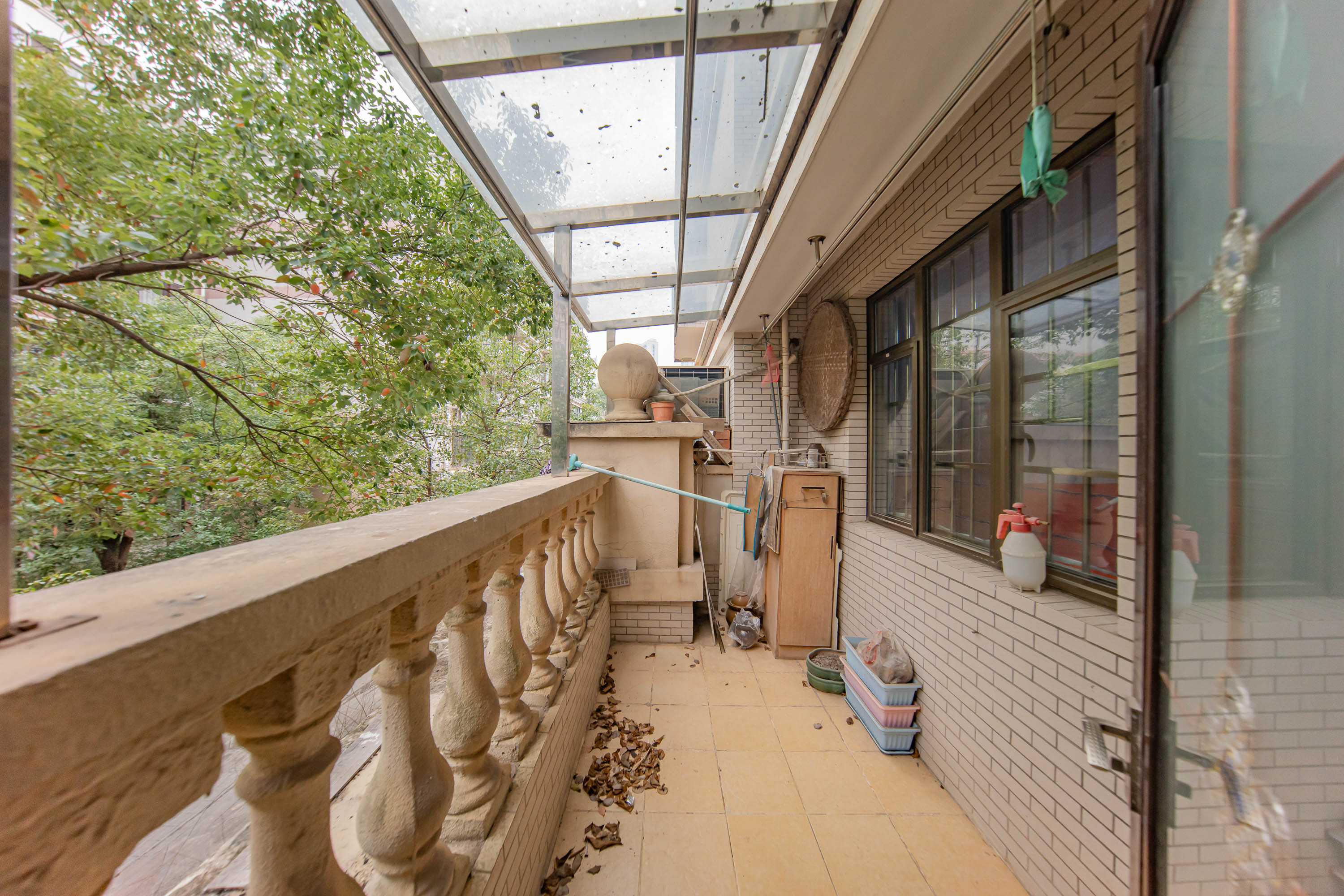 江山帝景雅典  4室2厅2卫   158.00万阳台
