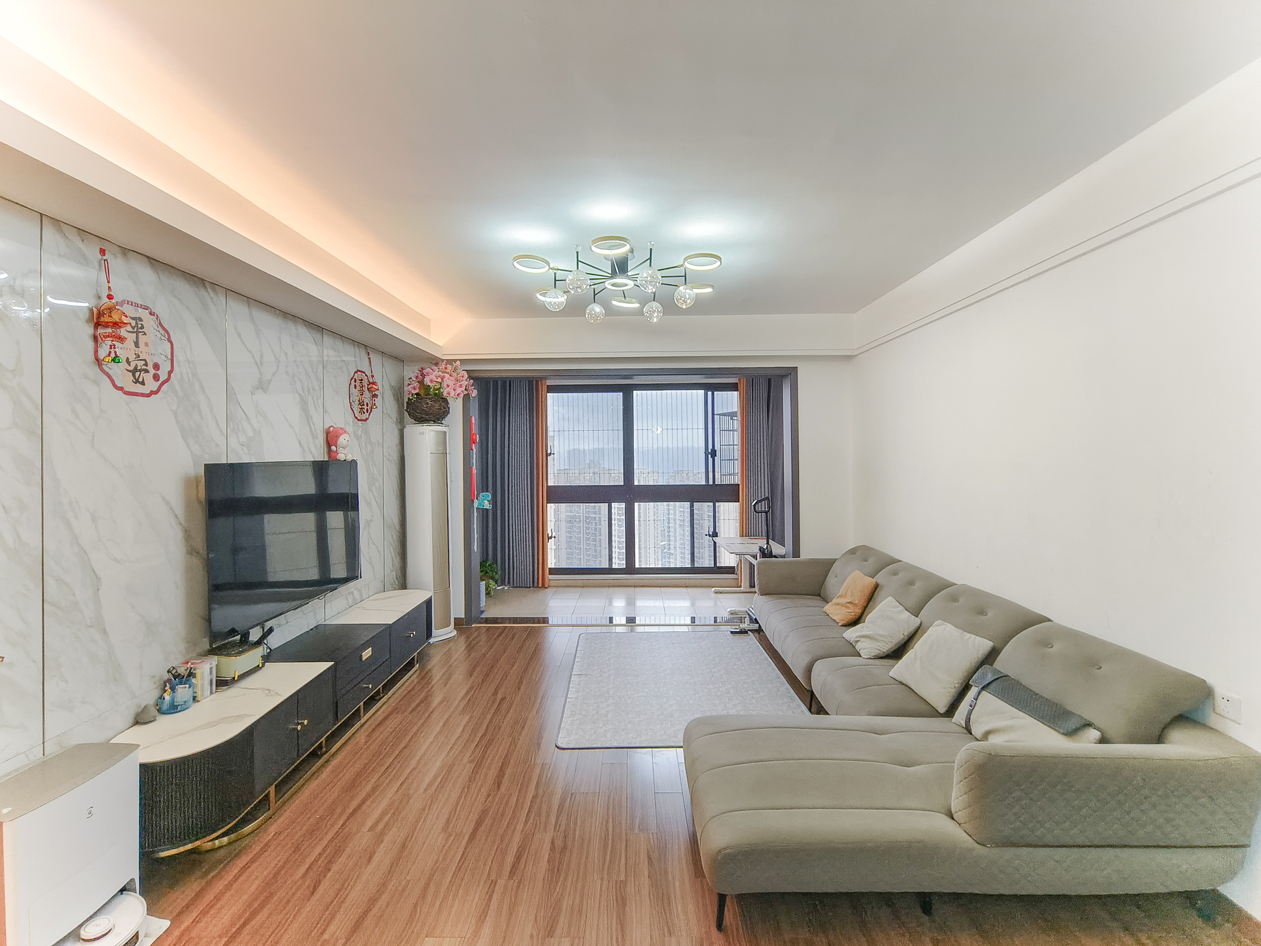 保利香槟国际  5室2厅2卫    116.0万 保利香槟国际  5室2厅2卫    116.0万客厅