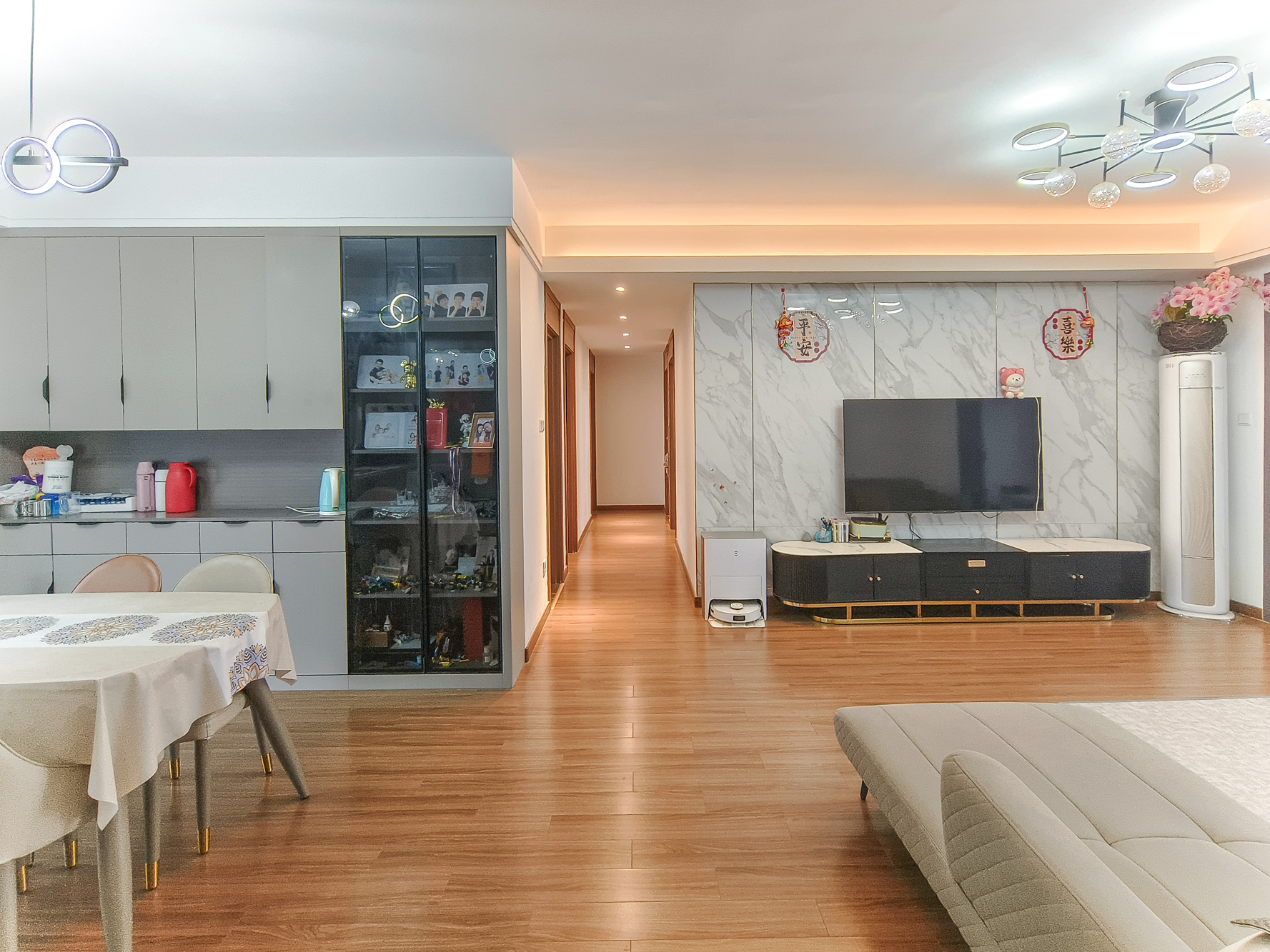 保利香槟国际  5室2厅2卫    116.0万 保利香槟国际  5室2厅2卫    116.0万客厅