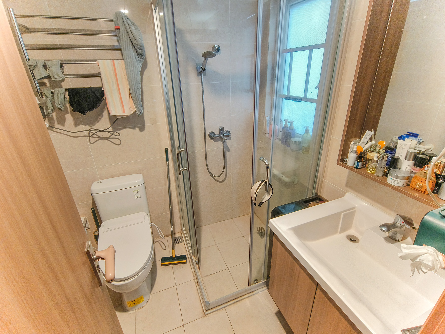 保利香槟国际  5室2厅2卫    116.0万 保利香槟国际  5室2厅2卫    116.0万卫生间