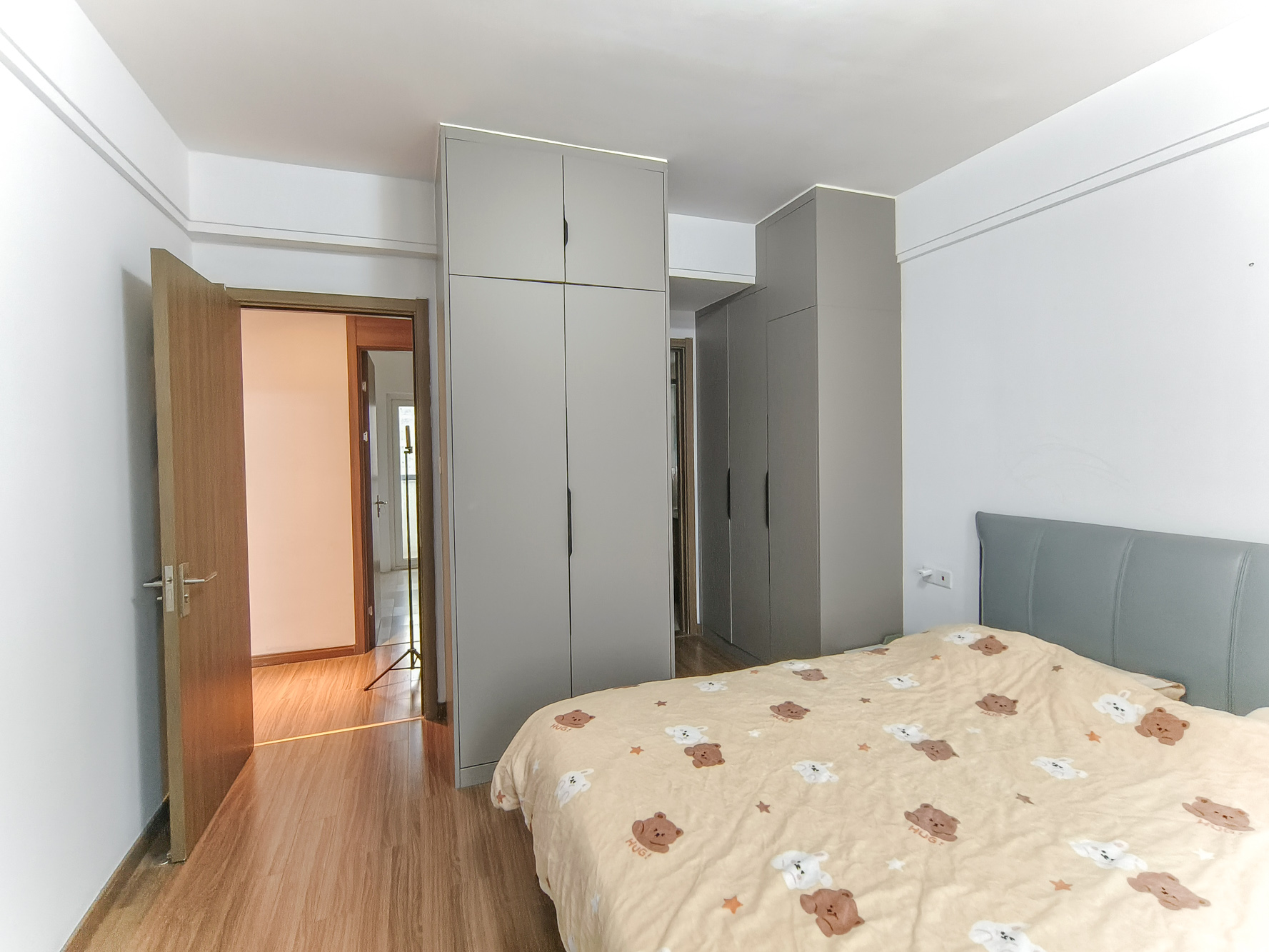 保利香槟国际  5室2厅2卫    116.0万 保利香槟国际  5室2厅2卫    116.0万卧室