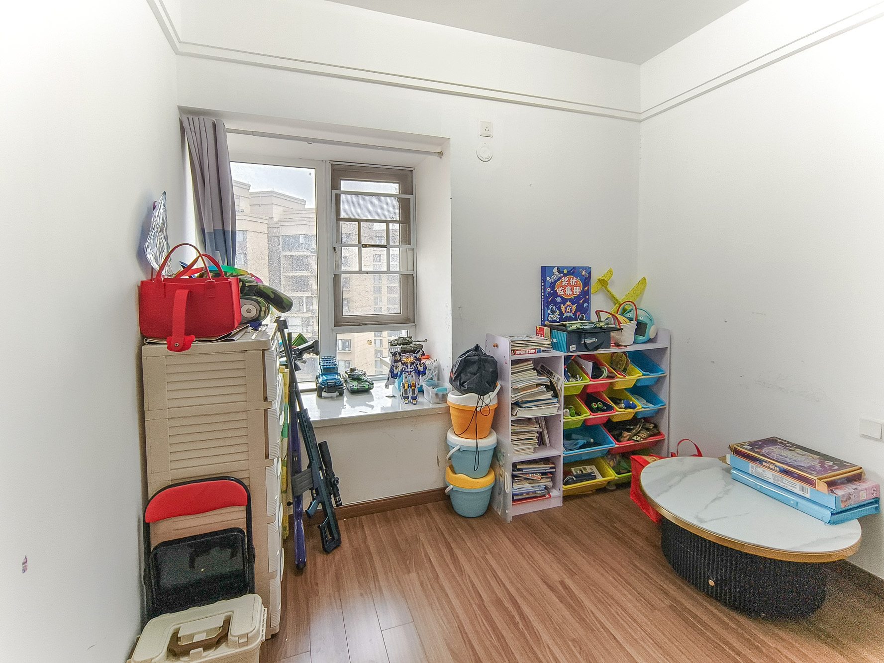 保利香槟国际  5室2厅2卫    116.0万 保利香槟国际  5室2厅2卫    116.0万卧室