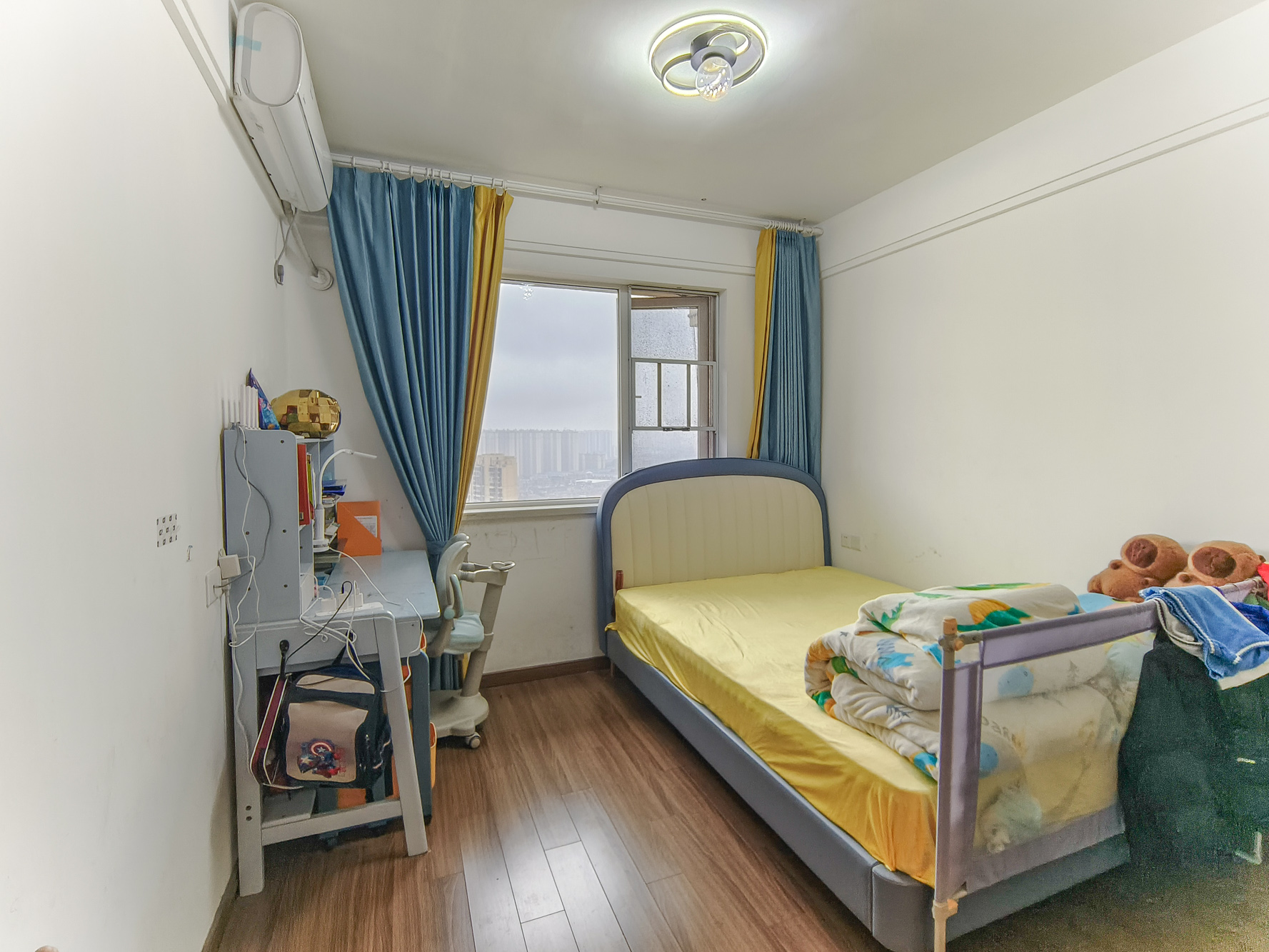 保利香槟国际  5室2厅2卫    116.0万 保利香槟国际  5室2厅2卫    116.0万卧室