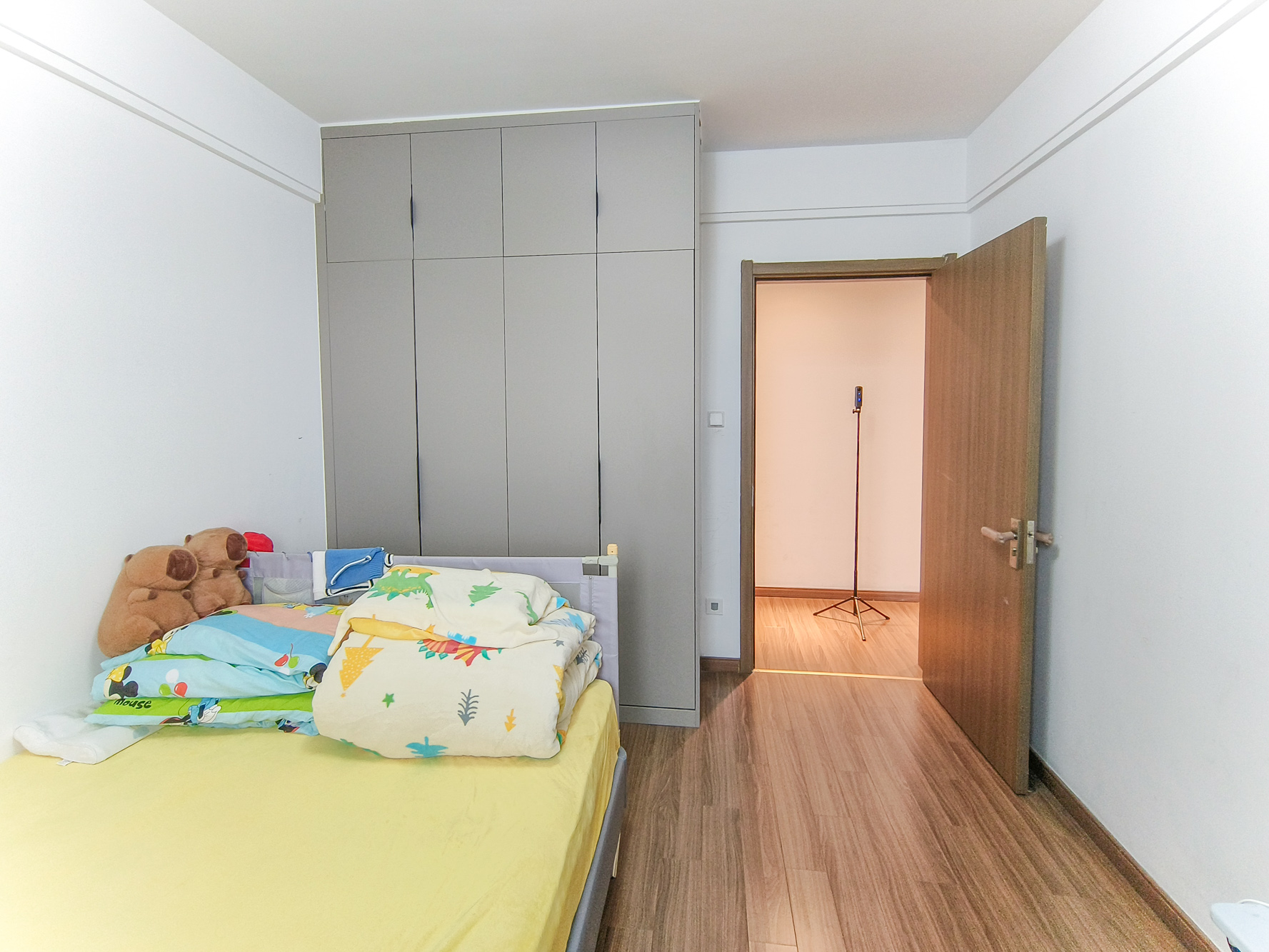 保利香槟国际  5室2厅2卫    116.0万 保利香槟国际  5室2厅2卫    116.0万卧室