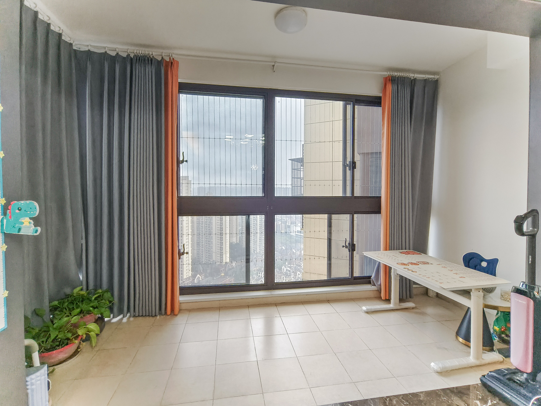 保利香槟国际  5室2厅2卫    116.0万 保利香槟国际  5室2厅2卫    116.0万阳台