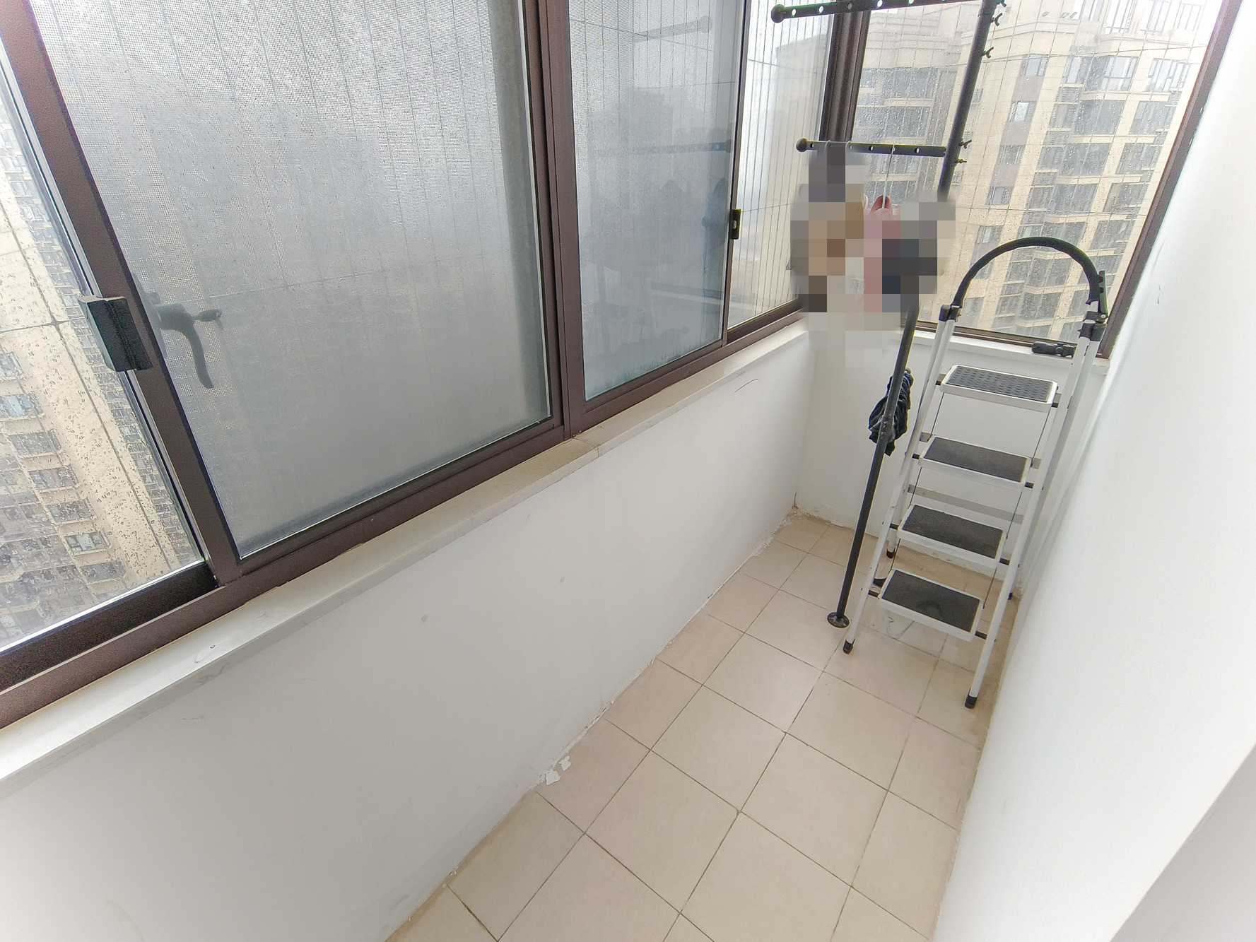 保利香槟国际  5室2厅2卫    116.0万 保利香槟国际  5室2厅2卫    116.0万阳台