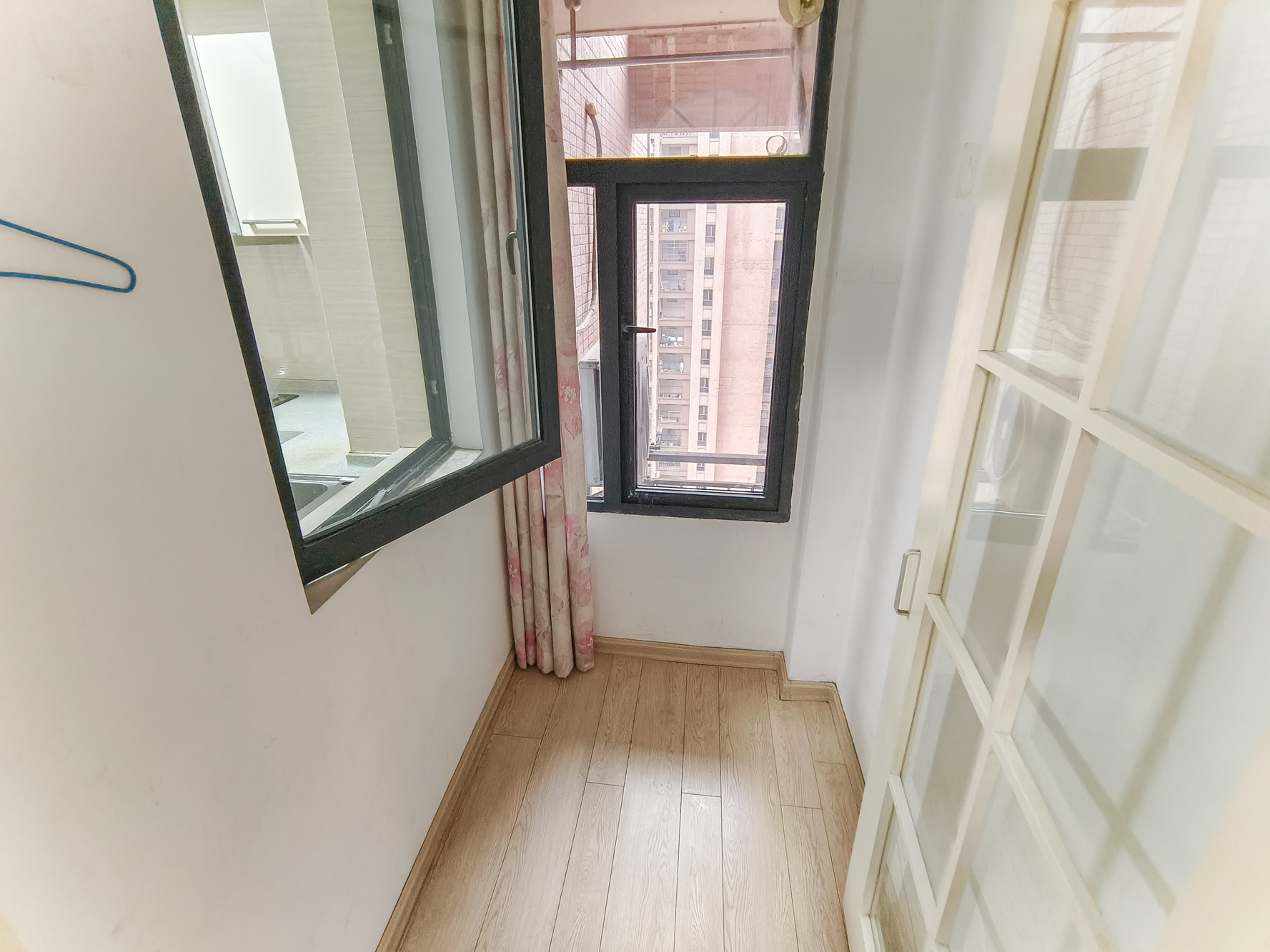 三一街区  3室2厅1卫   55.00万阳台