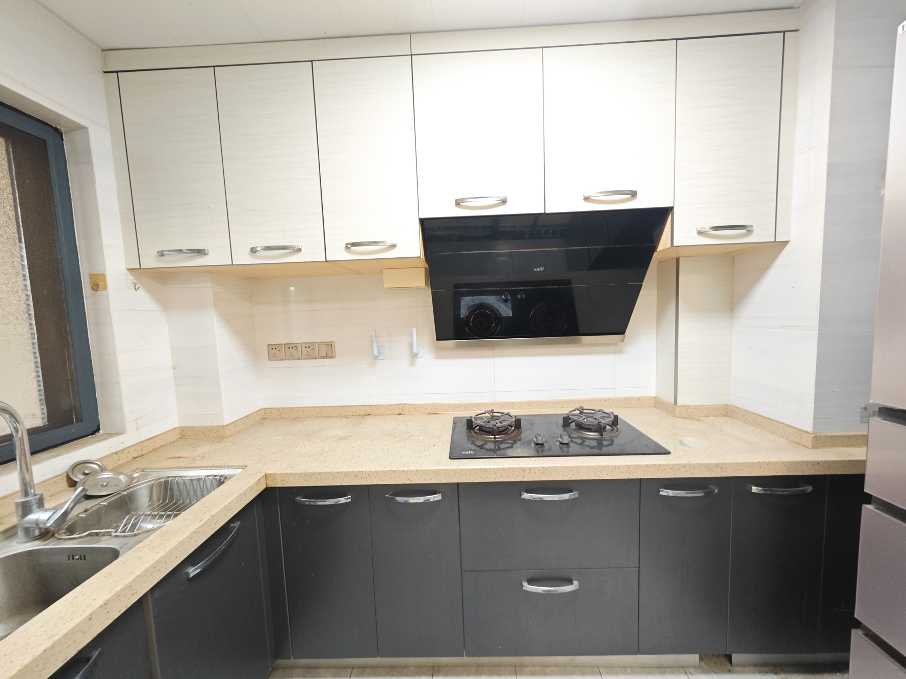 中建嘉和城  3室2厅2卫   129.00万厨房