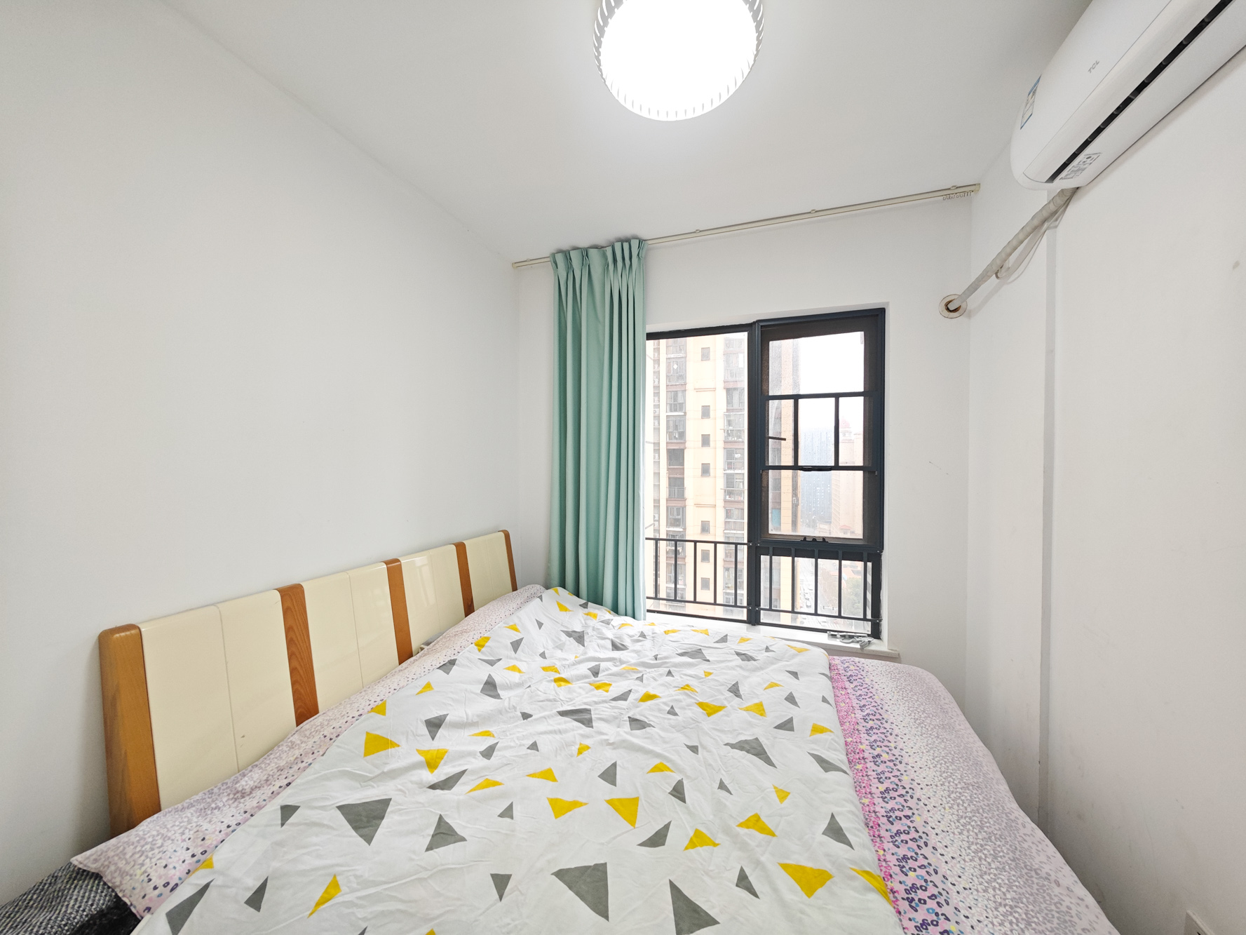 保利城(中航城国际社区、郡原美村) 4室2厅2卫 69.8万 保利城(中航城国际社区、郡原美村) 4室2厅2卫 69.8万卧室