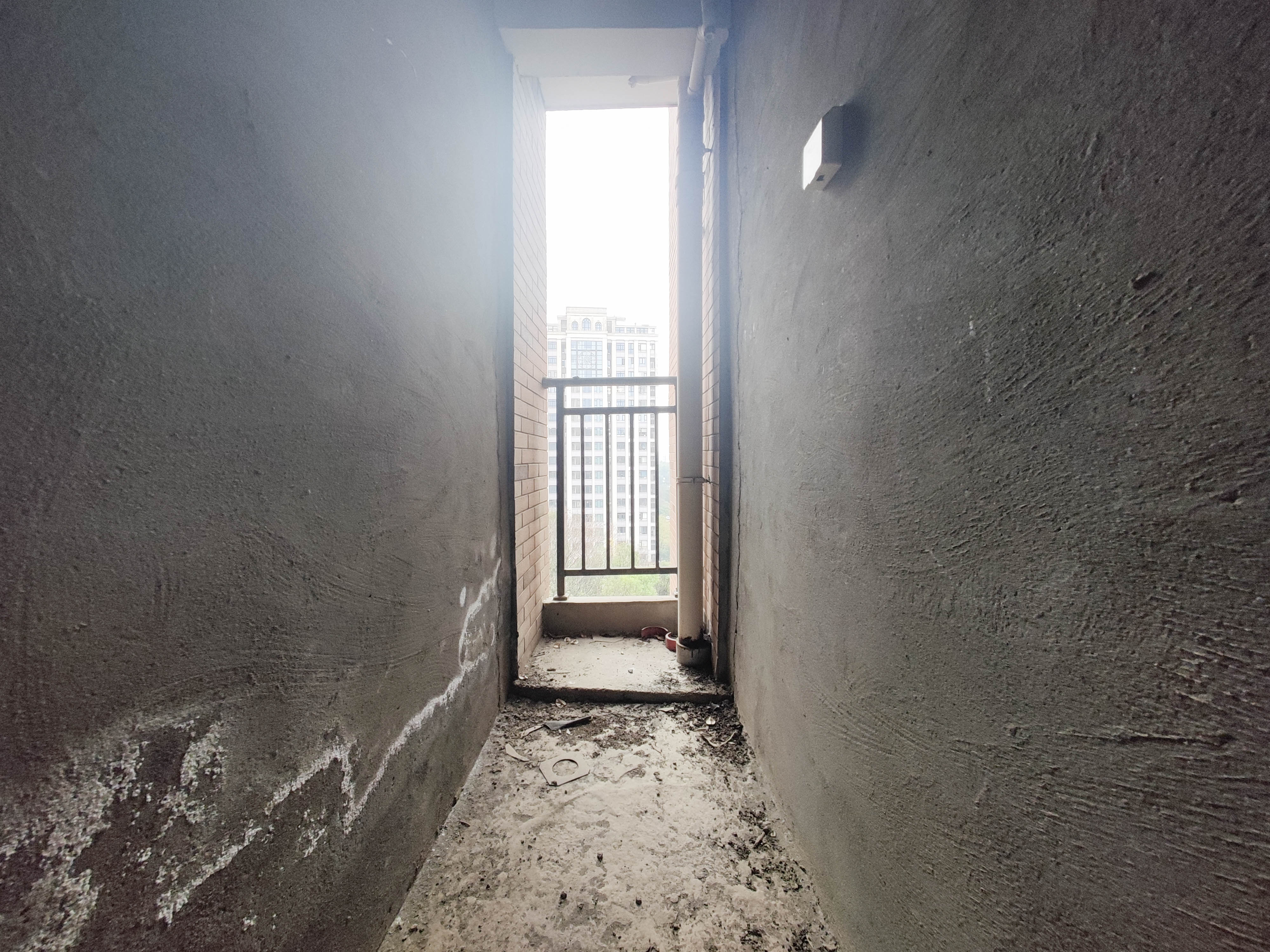 翡翠云天 2室2厅1卫 59.0万 翡翠云天 2室2厅1卫 59.0万阳台