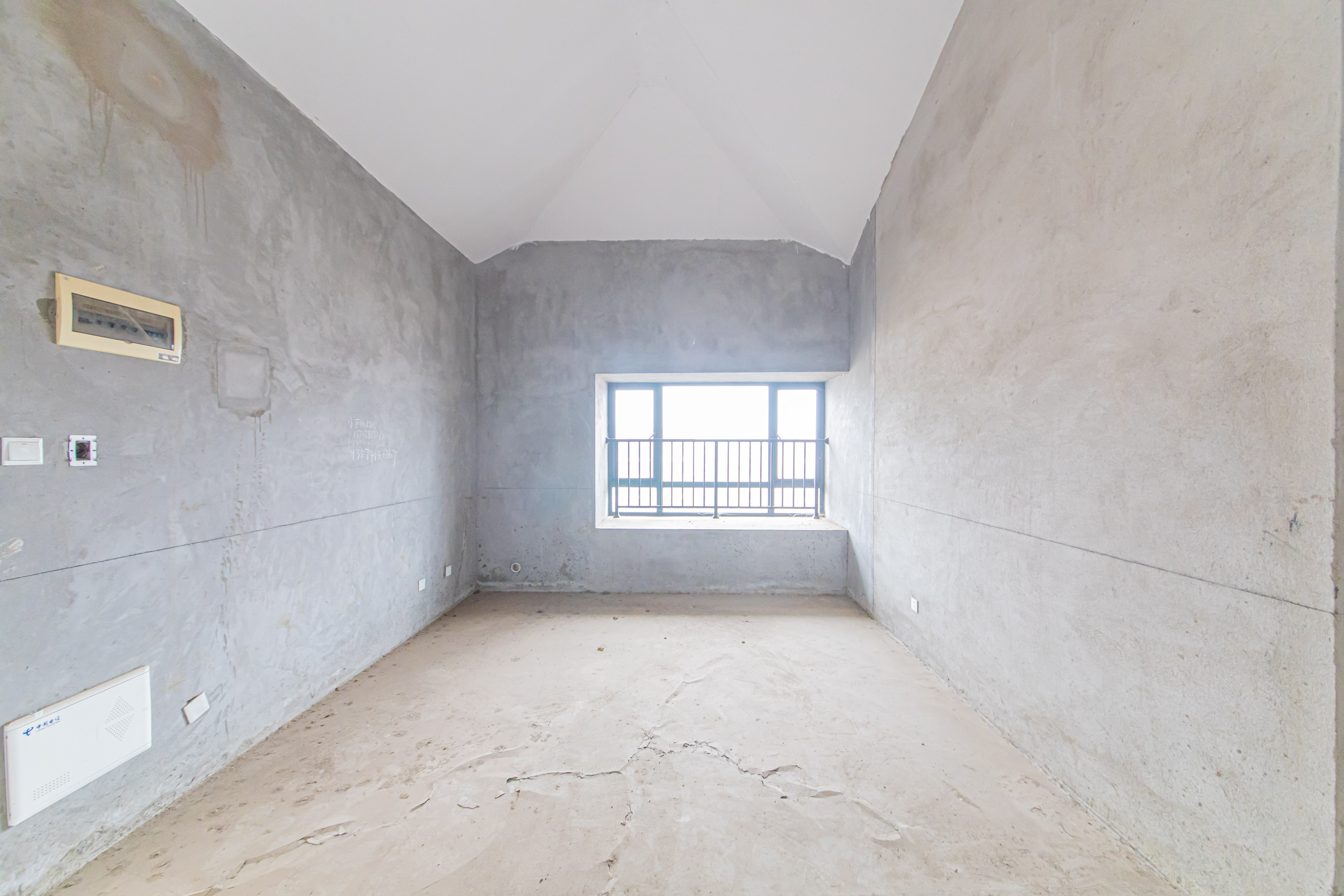 中建芙蓉嘉苑  3室2厅2卫   129.00万客厅