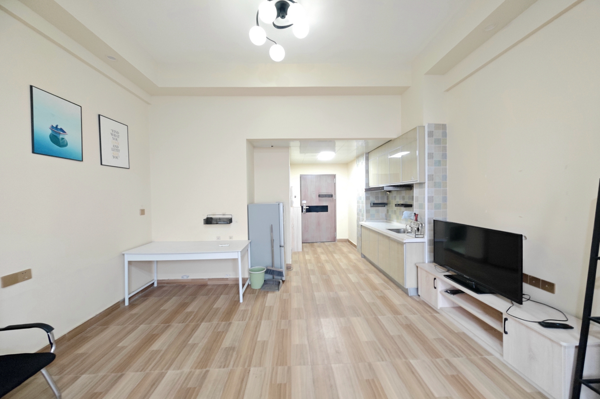 新世界广场 1室1厅1卫 27.0万 新世界广场 1室1厅1卫 27.0万卧室