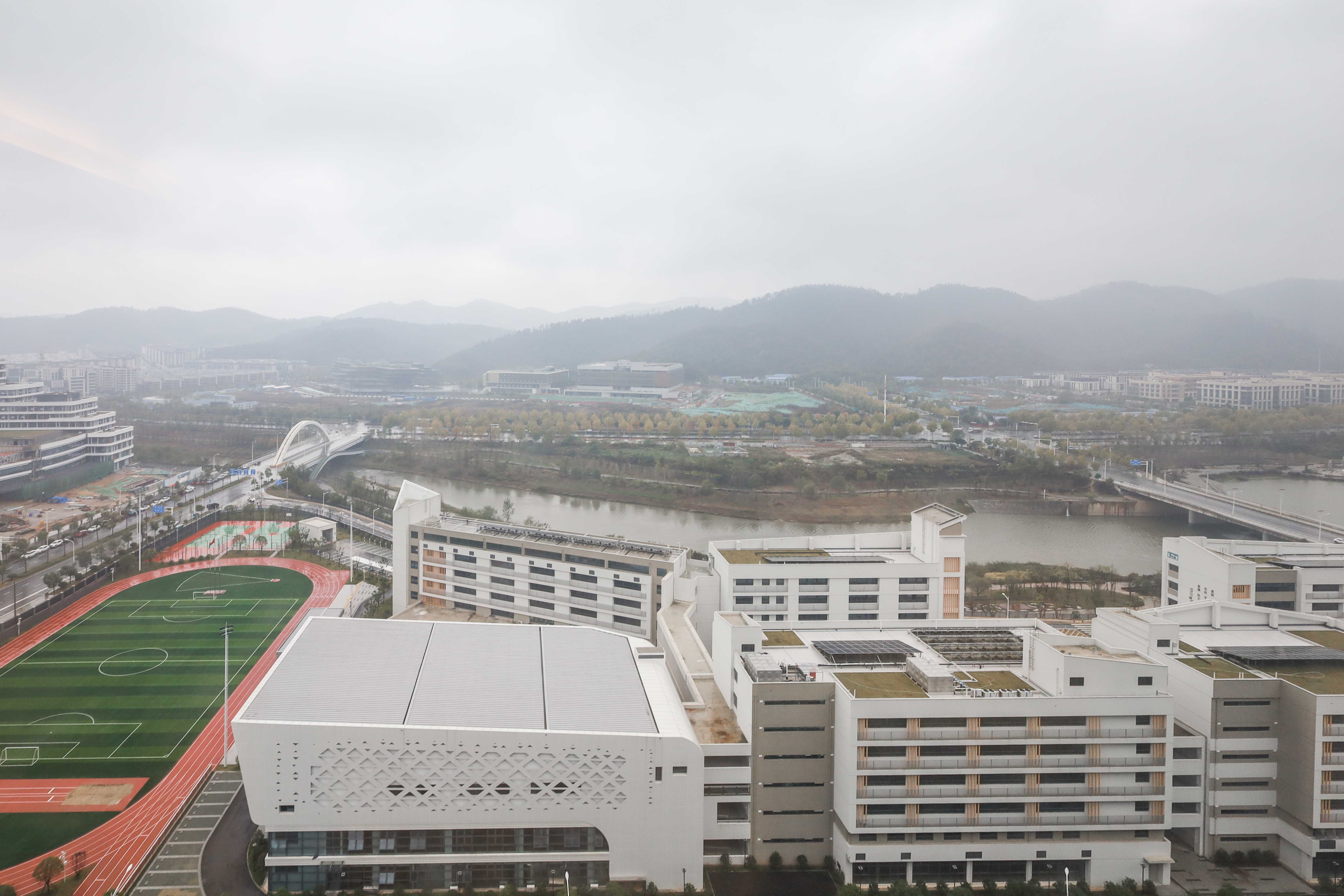 绿城招商桂语雲峯  4室2厅2卫   368.00万阳台