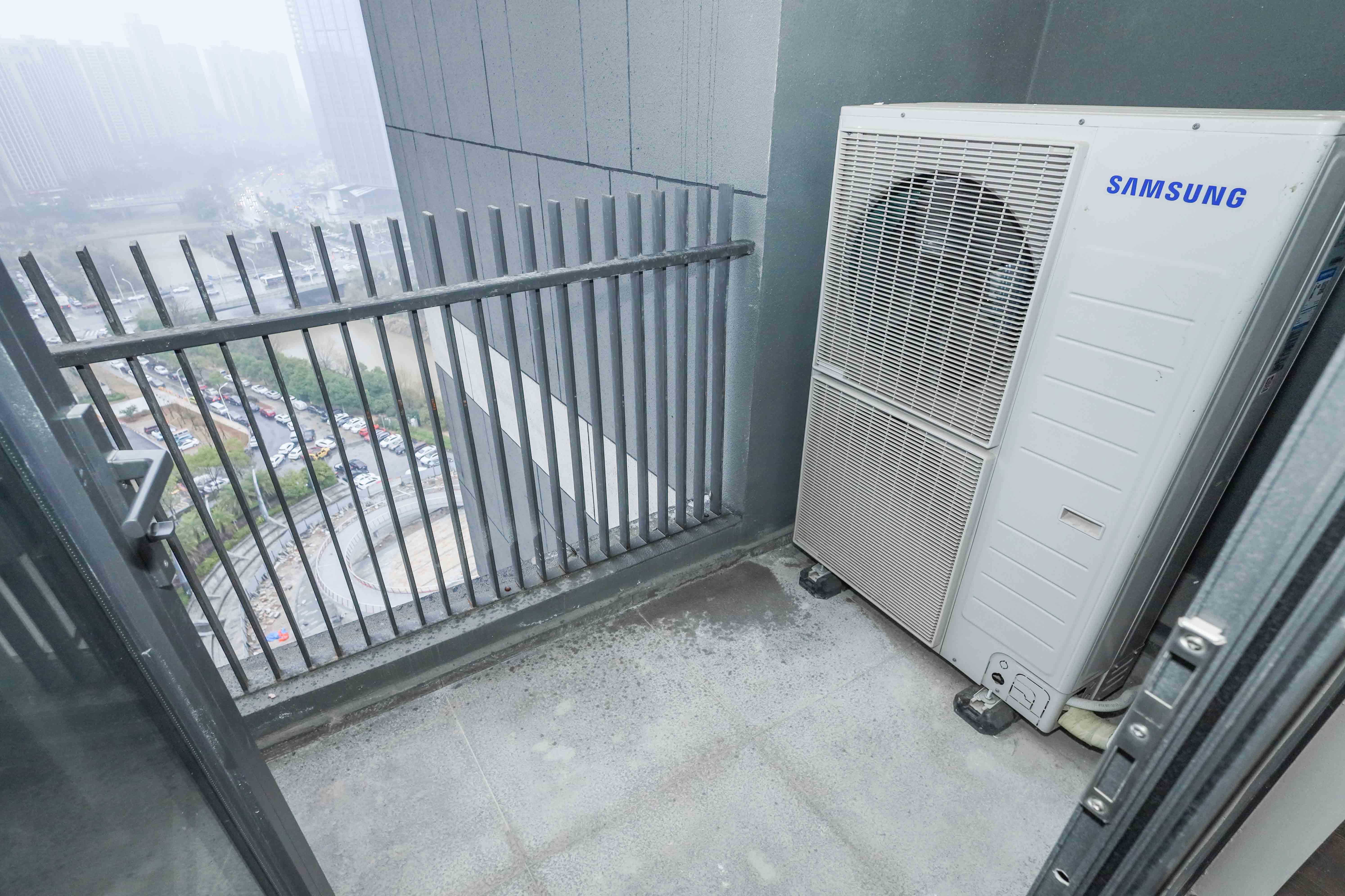 绿地麓云国际  5室2厅2卫   268.00万阳台