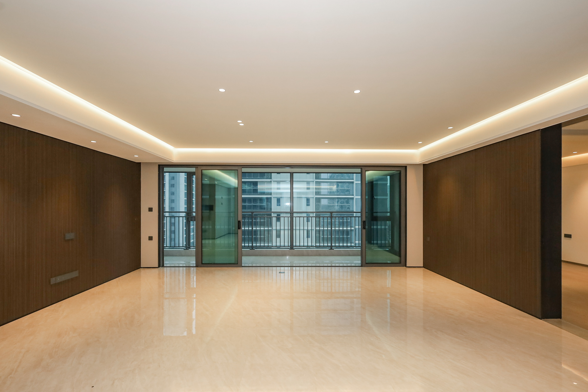 招商蛇口滨江境  4室2厅2卫    360.0万 招商蛇口滨江境  4室2厅2卫    360.0万客厅