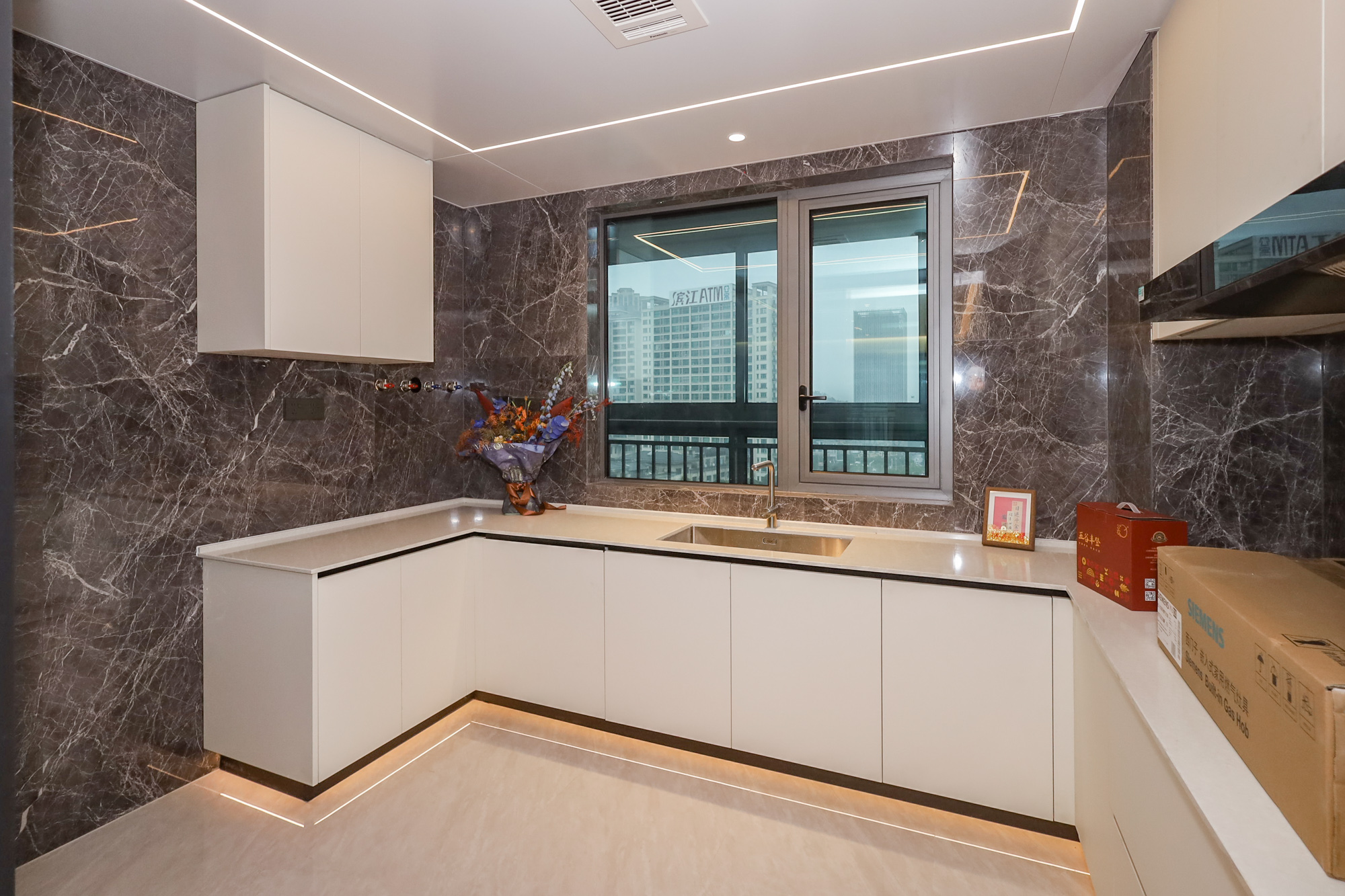 招商蛇口滨江境  4室2厅2卫    360.0万 招商蛇口滨江境  4室2厅2卫    360.0万厨房