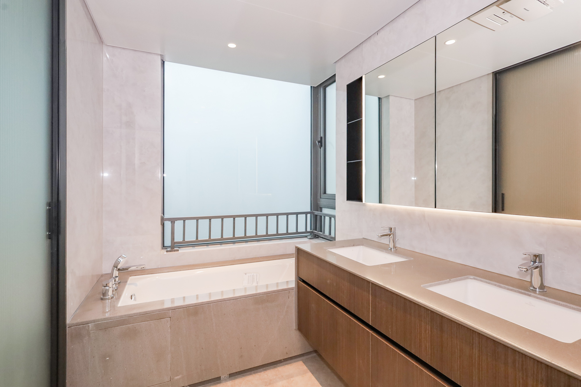 招商蛇口滨江境  4室2厅2卫    360.0万 招商蛇口滨江境  4室2厅2卫    360.0万卫生间