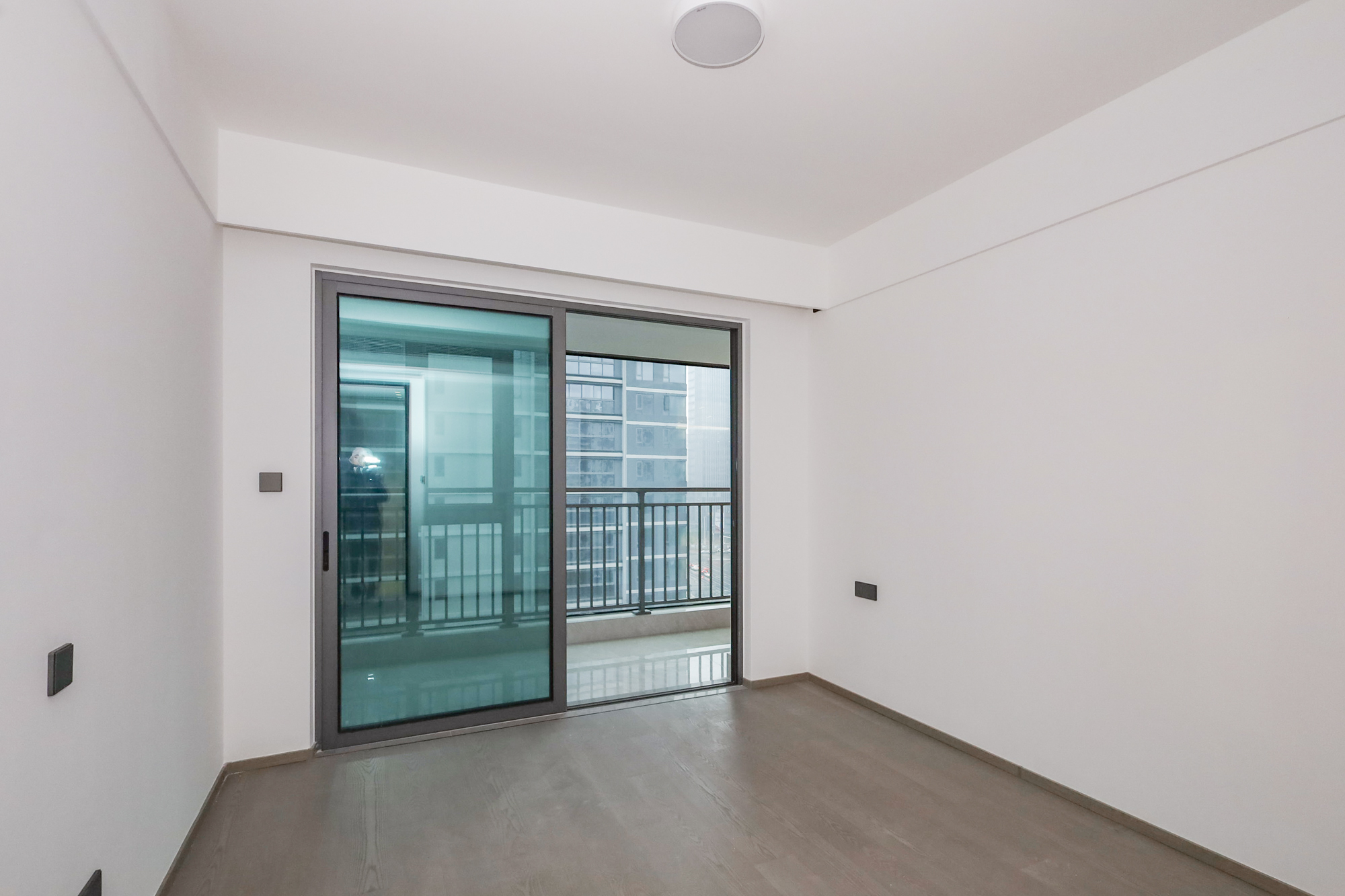 招商蛇口滨江境  4室2厅2卫    360.0万 招商蛇口滨江境  4室2厅2卫    360.0万卧室