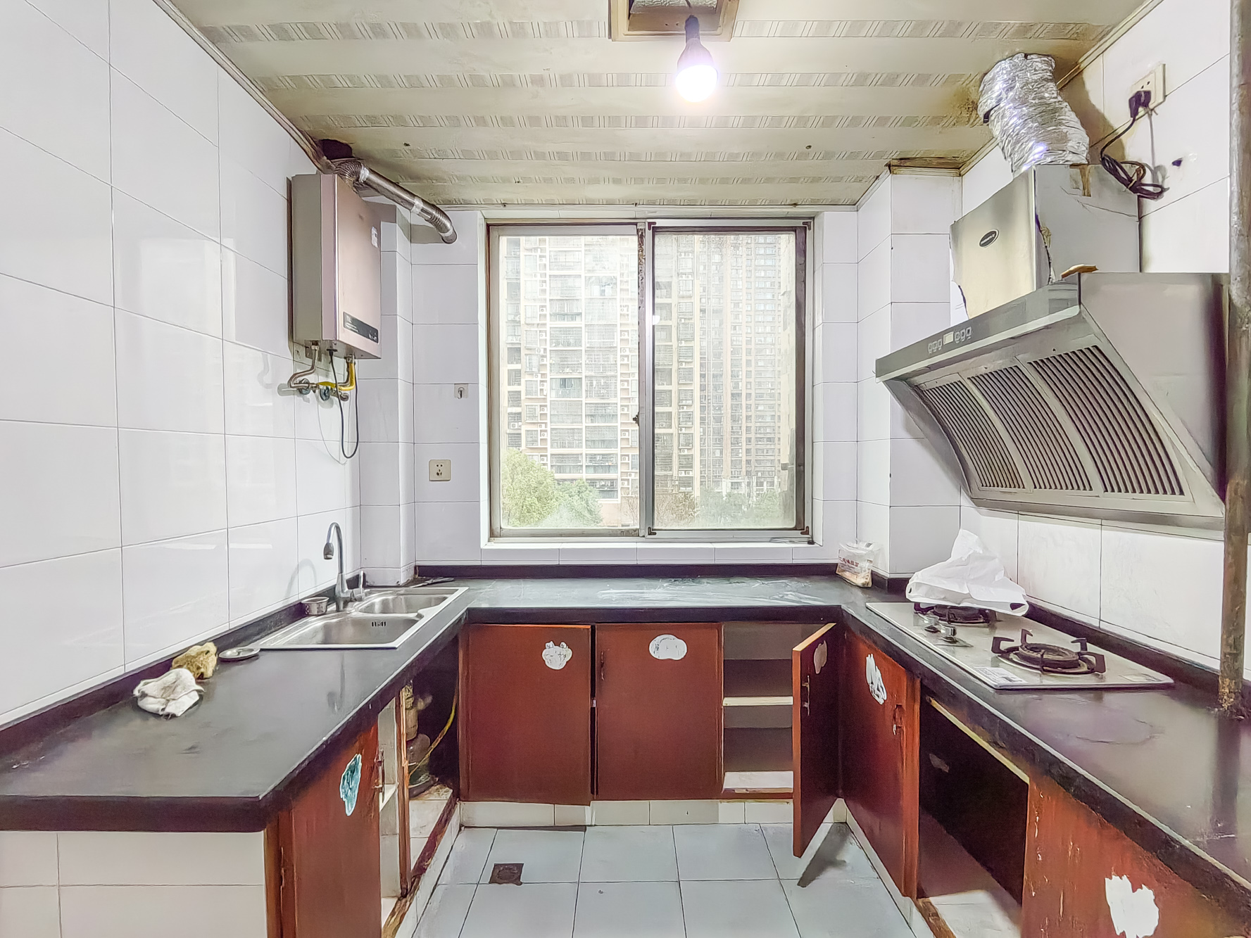 茶叶大市场“山水茗园” 3室2厅1卫 45.0万 茶叶大市场“山水茗园” 3室2厅1卫 45.0万厨房