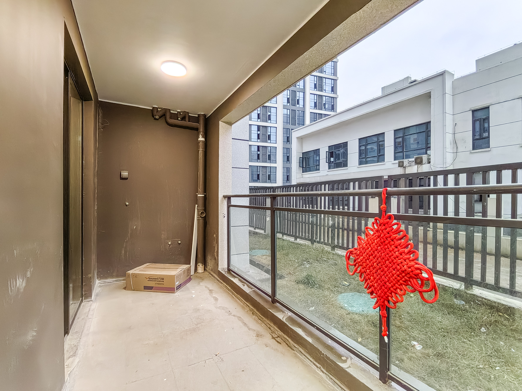 荣盛锦绣学府  3室2厅2卫    86.8万 荣盛锦绣学府  3室2厅2卫    86.8万阳台