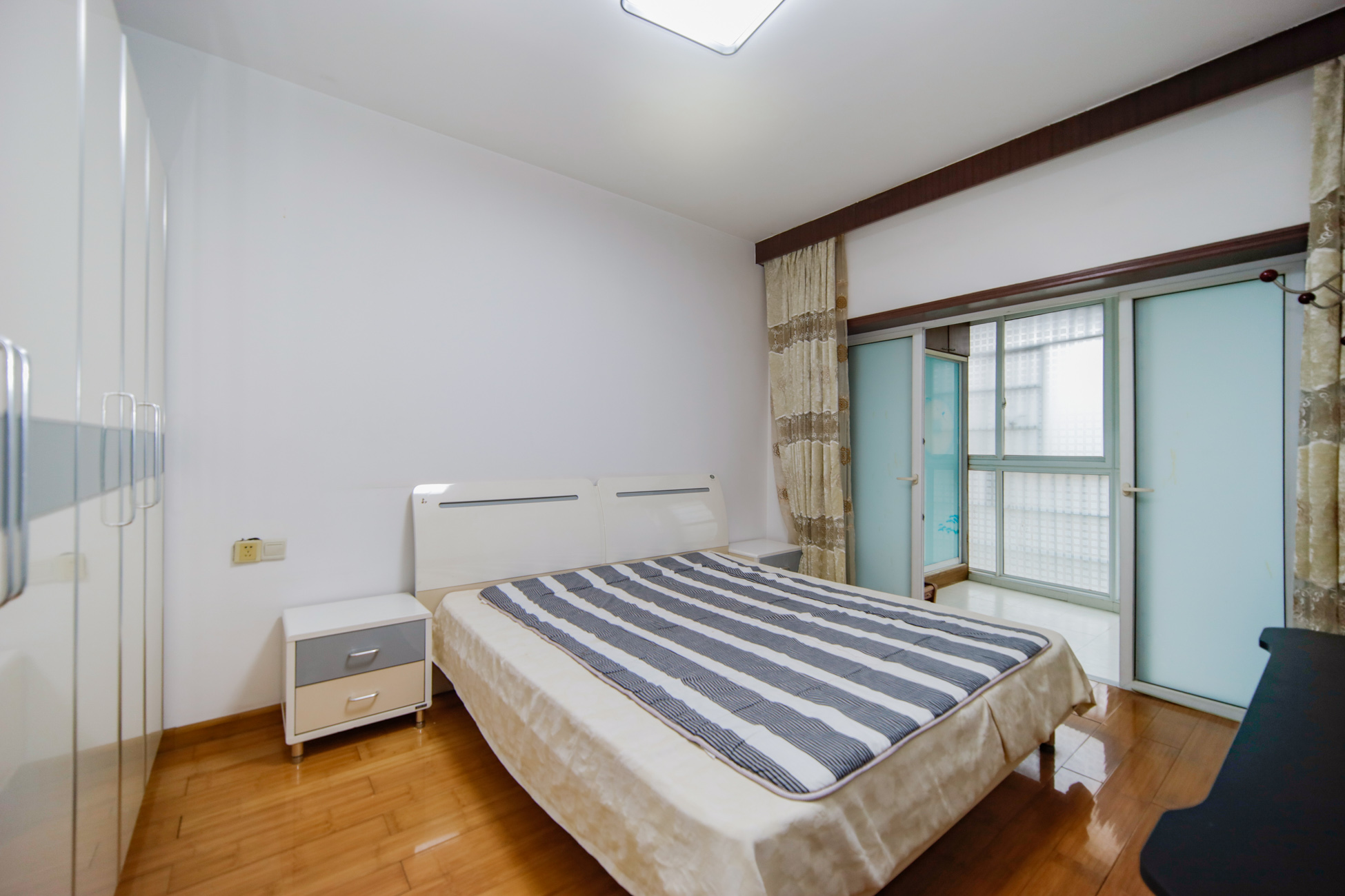 德馨园 3室2厅2卫 68.0万 德馨园 3室2厅2卫 68.0万卧室