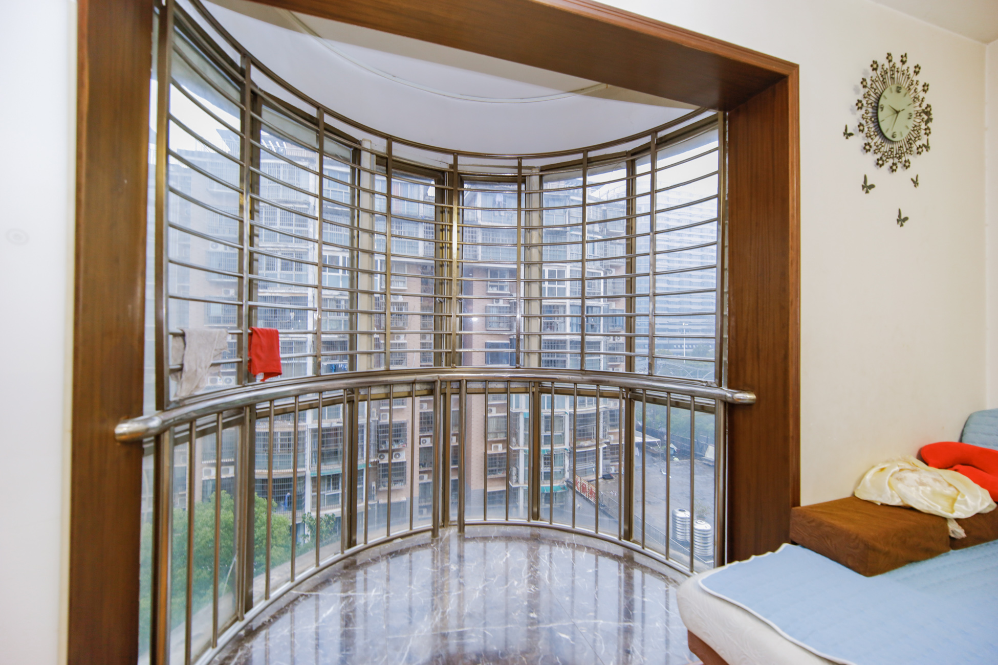 德馨园 3室2厅2卫 68.0万 德馨园 3室2厅2卫 68.0万阳台