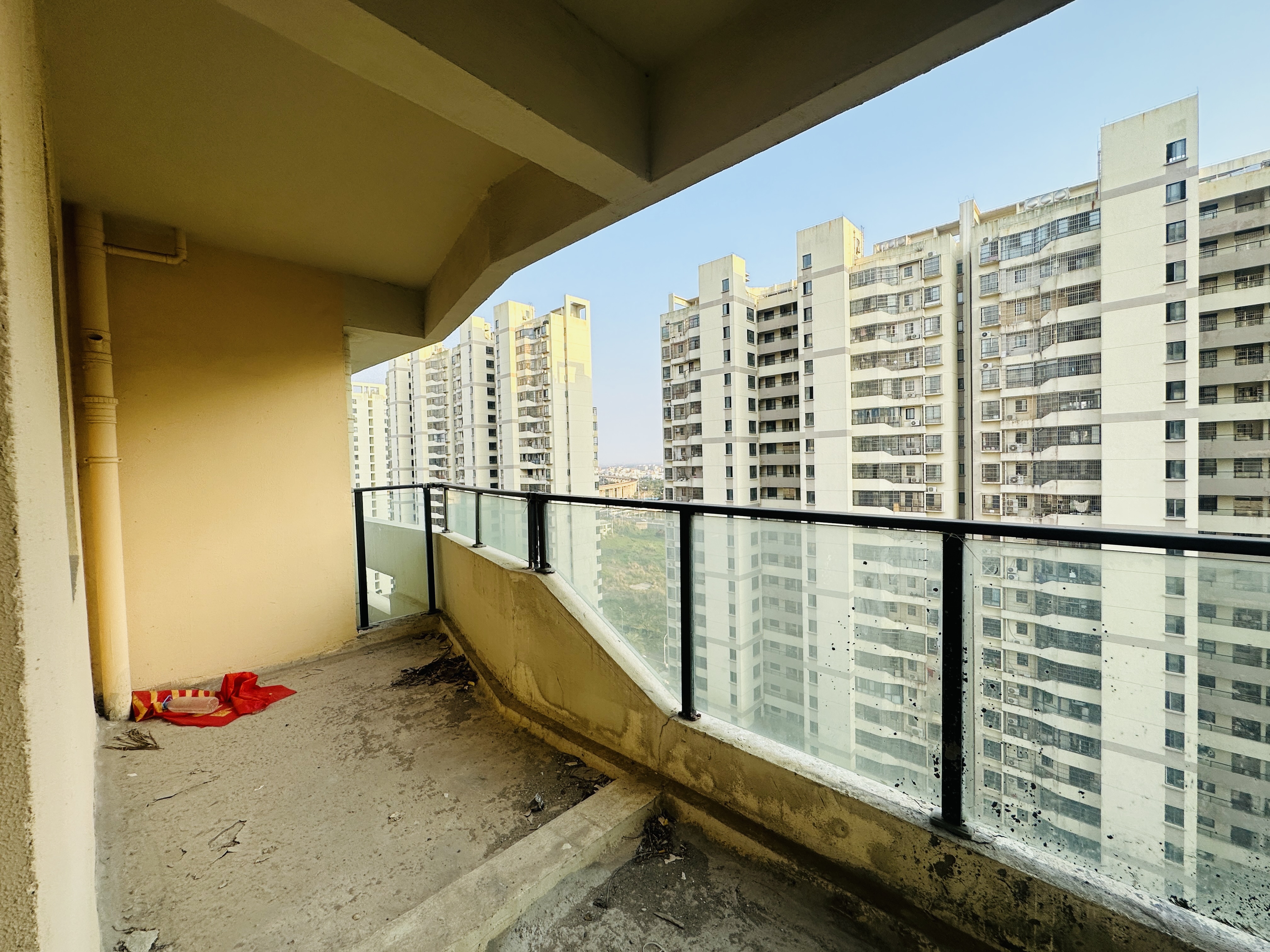 新城吾悦广场 4室2厅2卫 185.0万 新城吾悦广场 4室2厅2卫 185.0万阳台