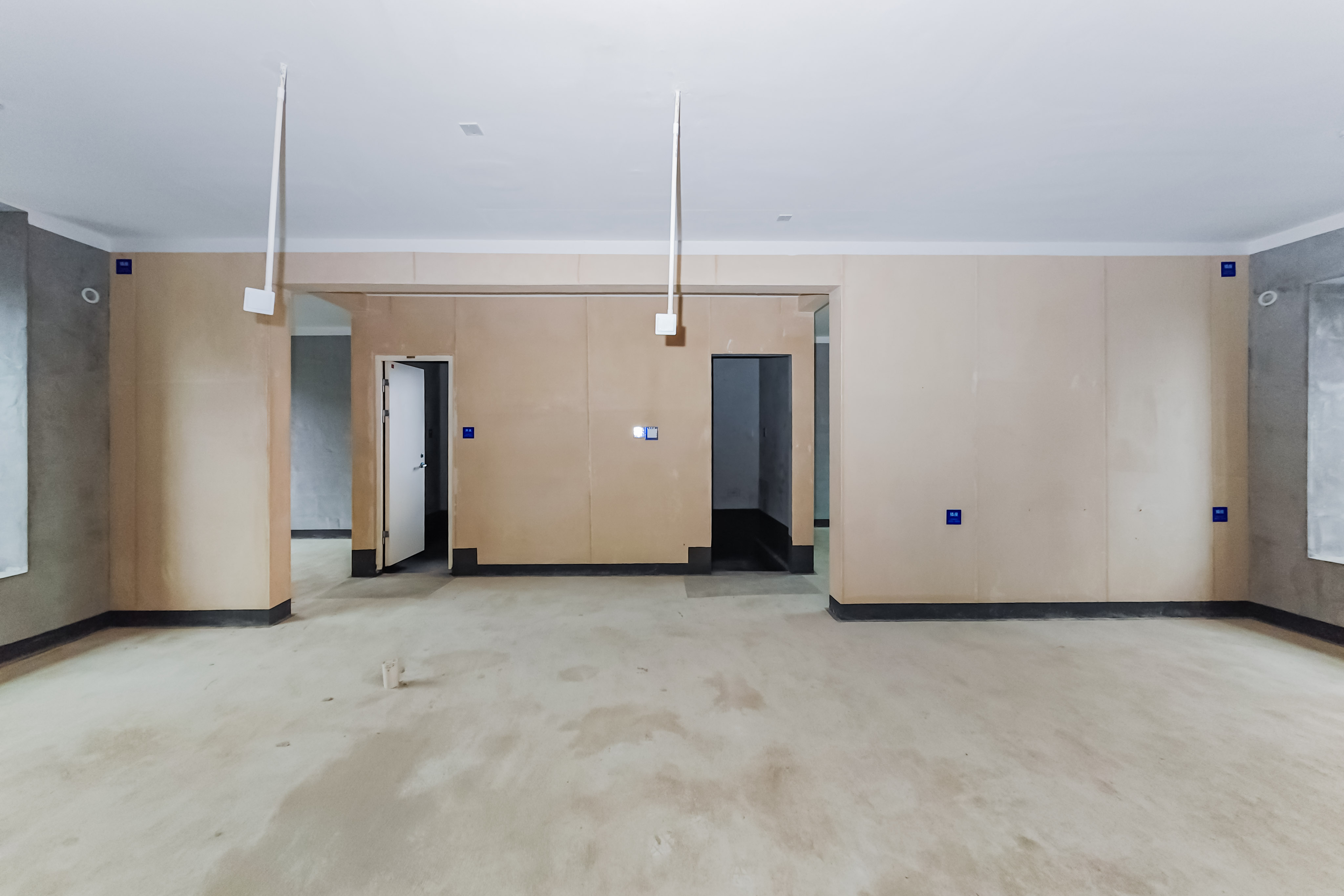 建发玖洲观澜  4室2厅2卫   225.00万客厅