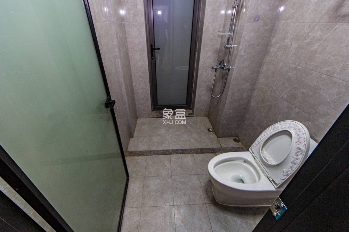 北辰瀚江府 3室2厅1卫 220.0万 北辰瀚江府 3室2厅1卫 220.0万卫生间